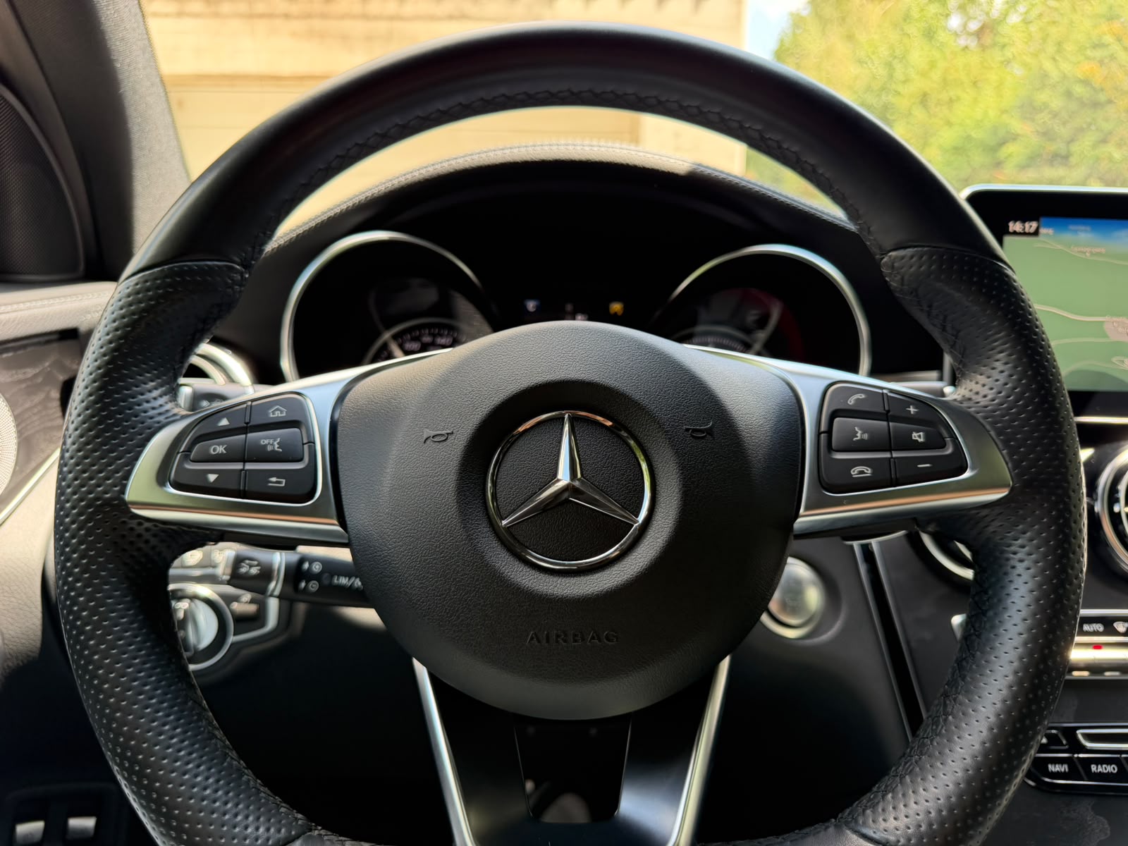 MERCEDES-BENZ GLC 300 4Matic AMG Line 9G-Tronic-image-24