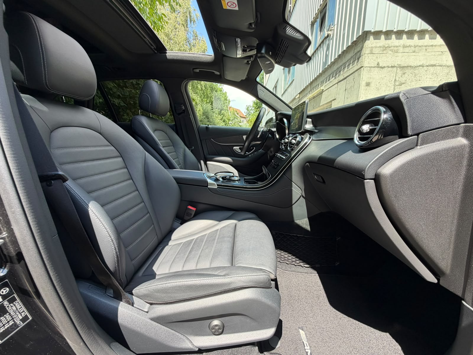 MERCEDES-BENZ GLC 300 4Matic AMG Line 9G-Tronic-image-18