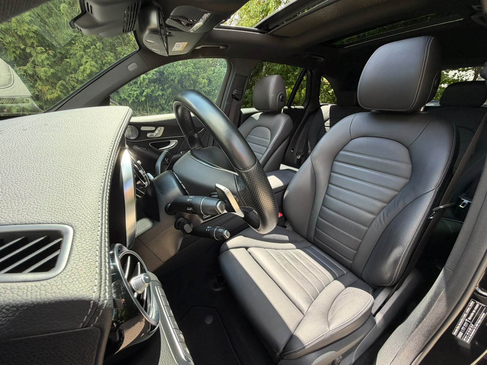 MERCEDES-BENZ GLC 300 4Matic AMG Line 9G-Tronic-image-12