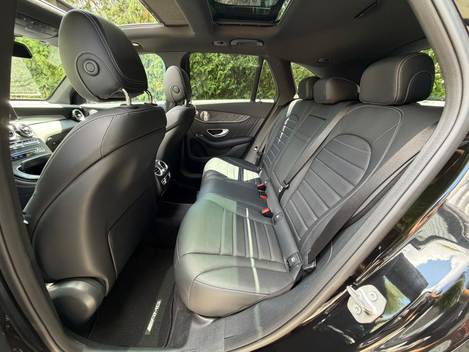 MERCEDES-BENZ GLC 300 4Matic AMG Line 9G-Tronic-image-13