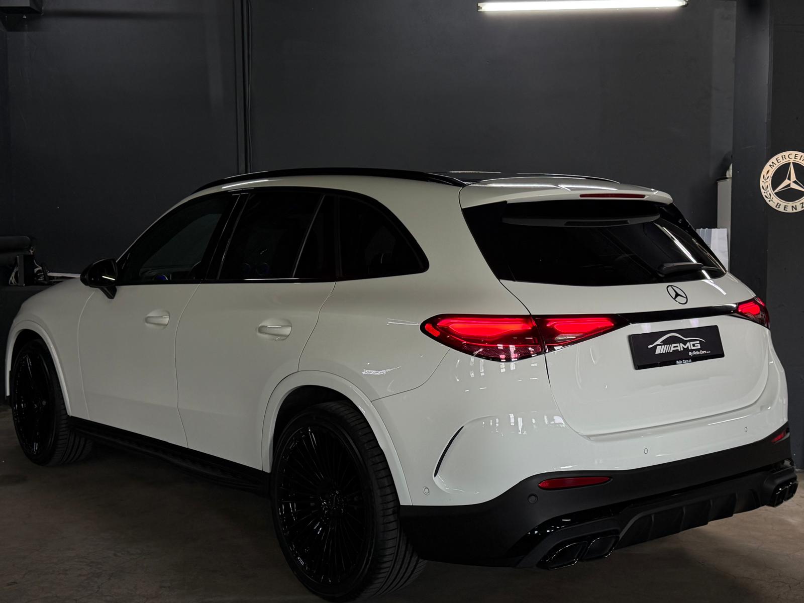MERCEDES-BENZ GLC 200 (GLC63 AMG Bodykit) Limited White&Black Performance 4Matic 9G-Tronic-image-5