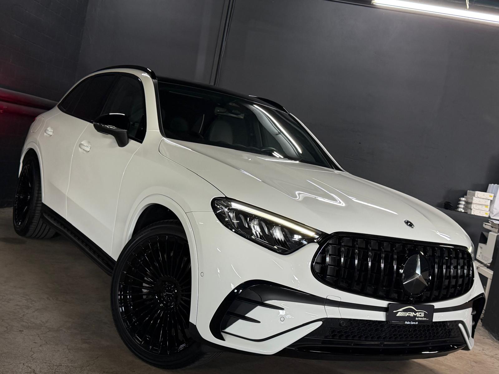 MERCEDES-BENZ GLC 200 (GLC63 AMG Bodykit) Limited White&Black Performance 4Matic 9G-Tronic-showroom-element-1