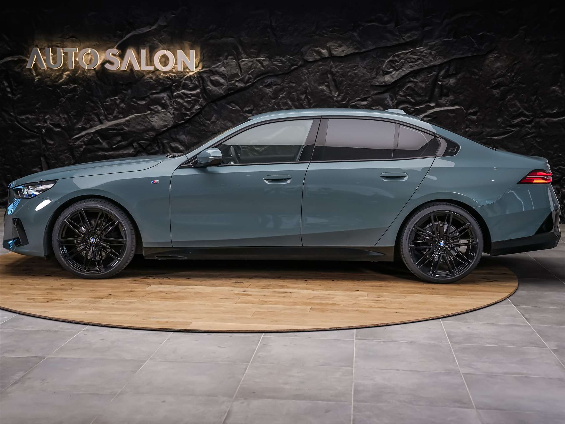 BMW 520d xDrive M Sport Steptronic *Werksgarantie*21" Felgen*Sitzlüftung*Harman/Kardon*-image-1