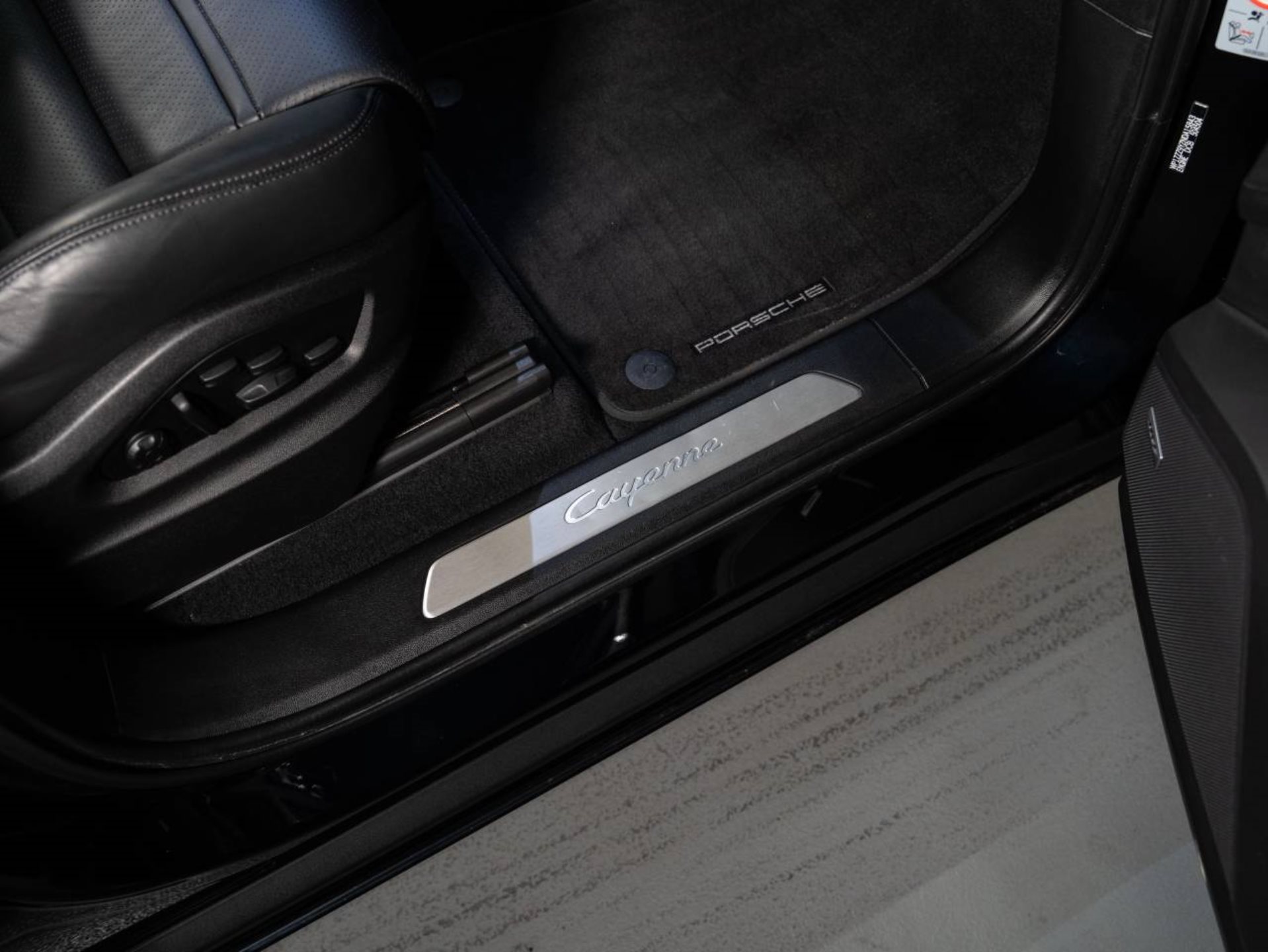 PORSCHE Cayenne E-Hybrid (MY22)-image-19