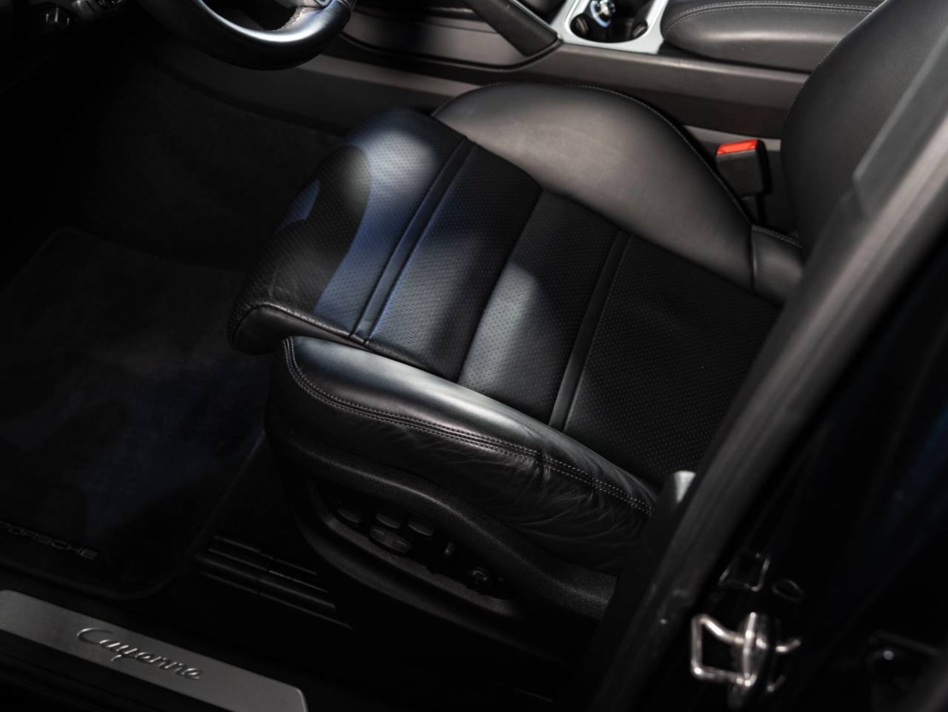 PORSCHE Cayenne E-Hybrid (MY22)-image-16