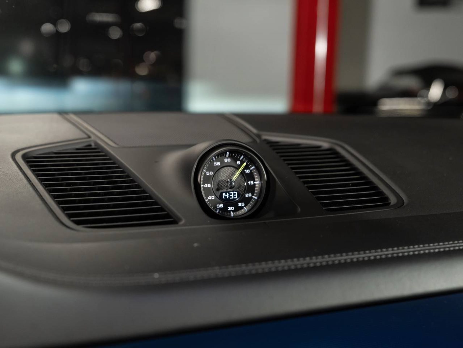 PORSCHE Cayenne E-Hybrid (MY22)-image-9
