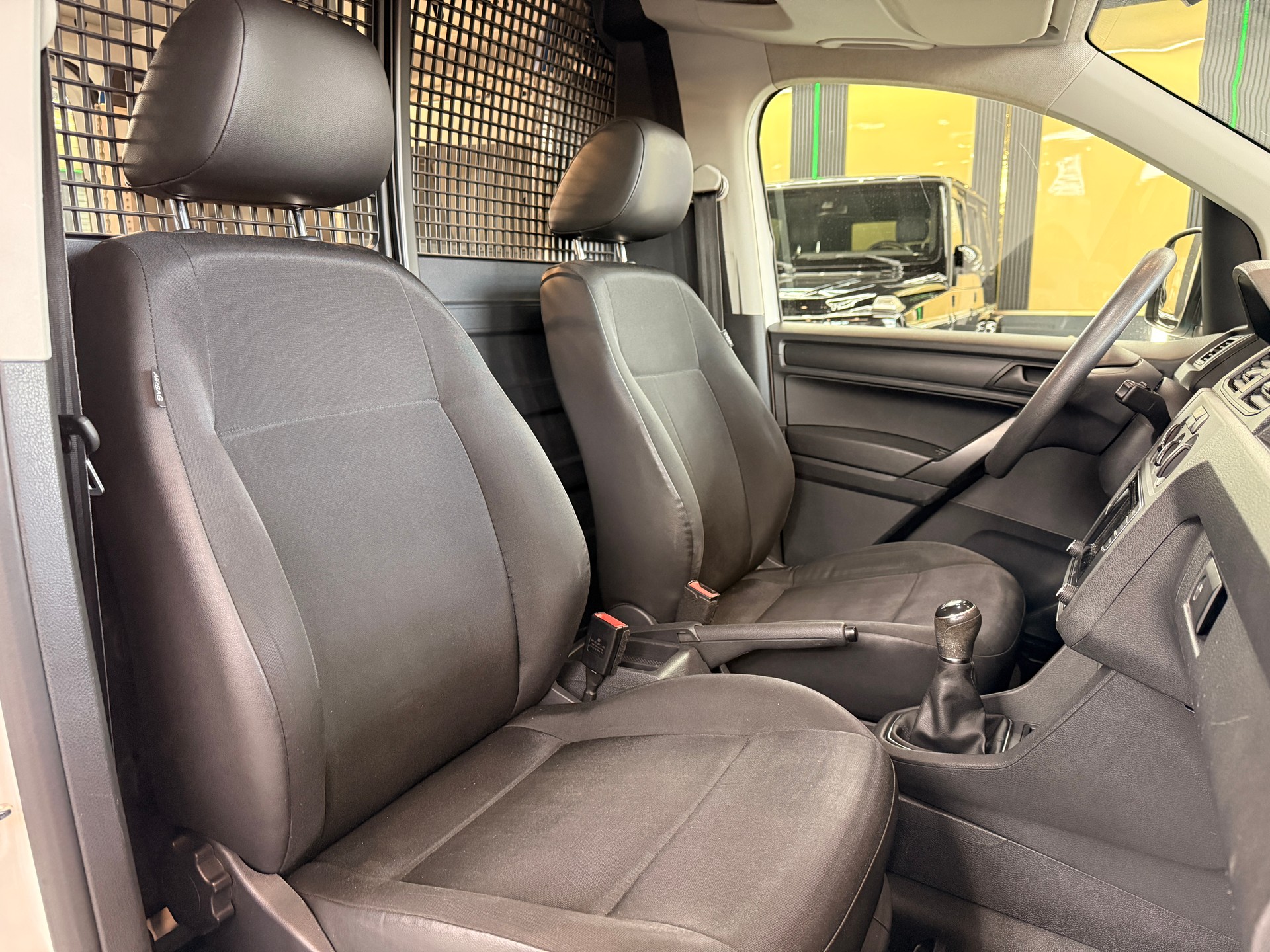 VW Caddy 2.0TDI 4Motion BlueMotion Technology-image-11