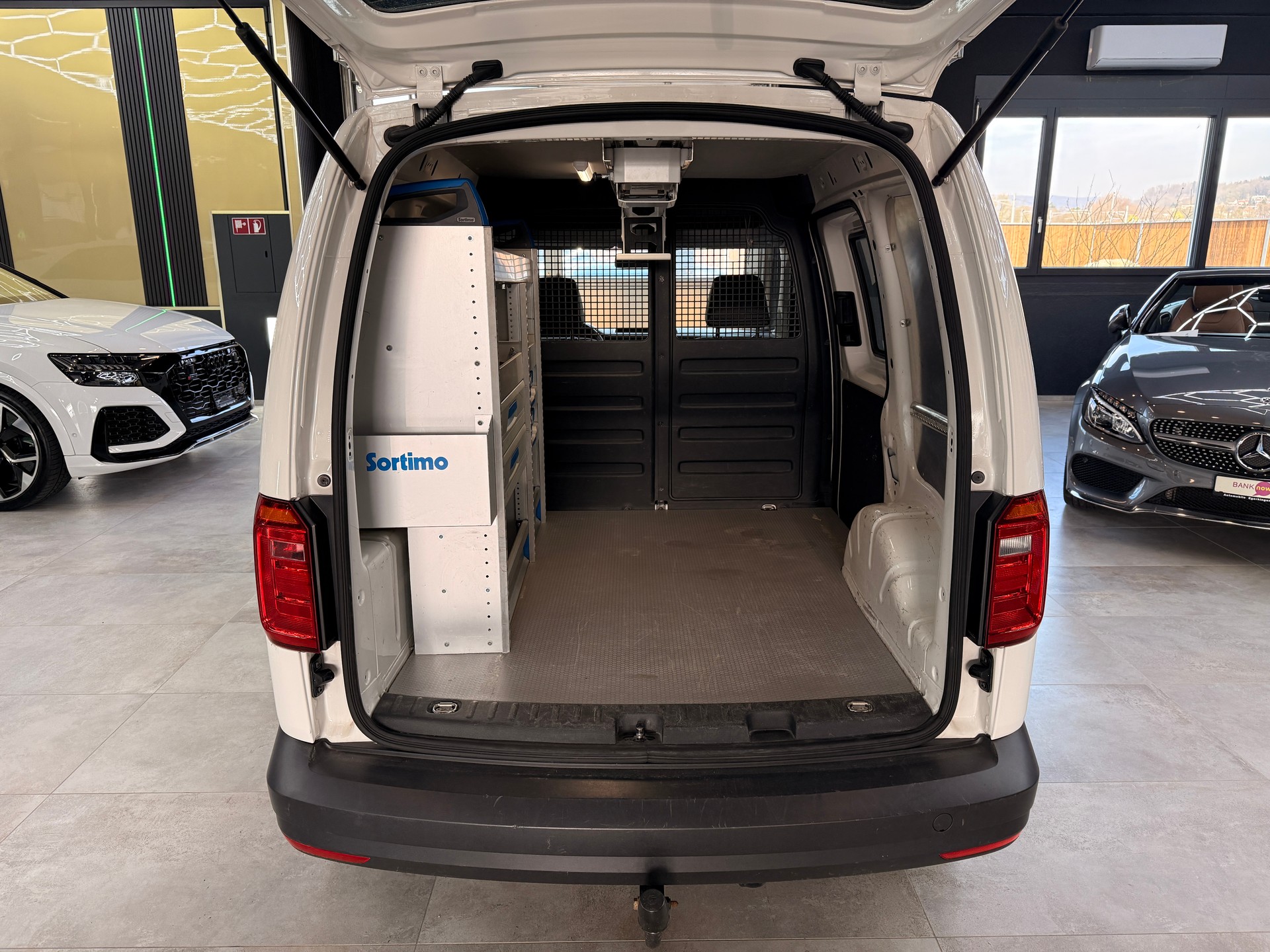 VW Caddy 2.0TDI 4Motion BlueMotion Technology-image-14