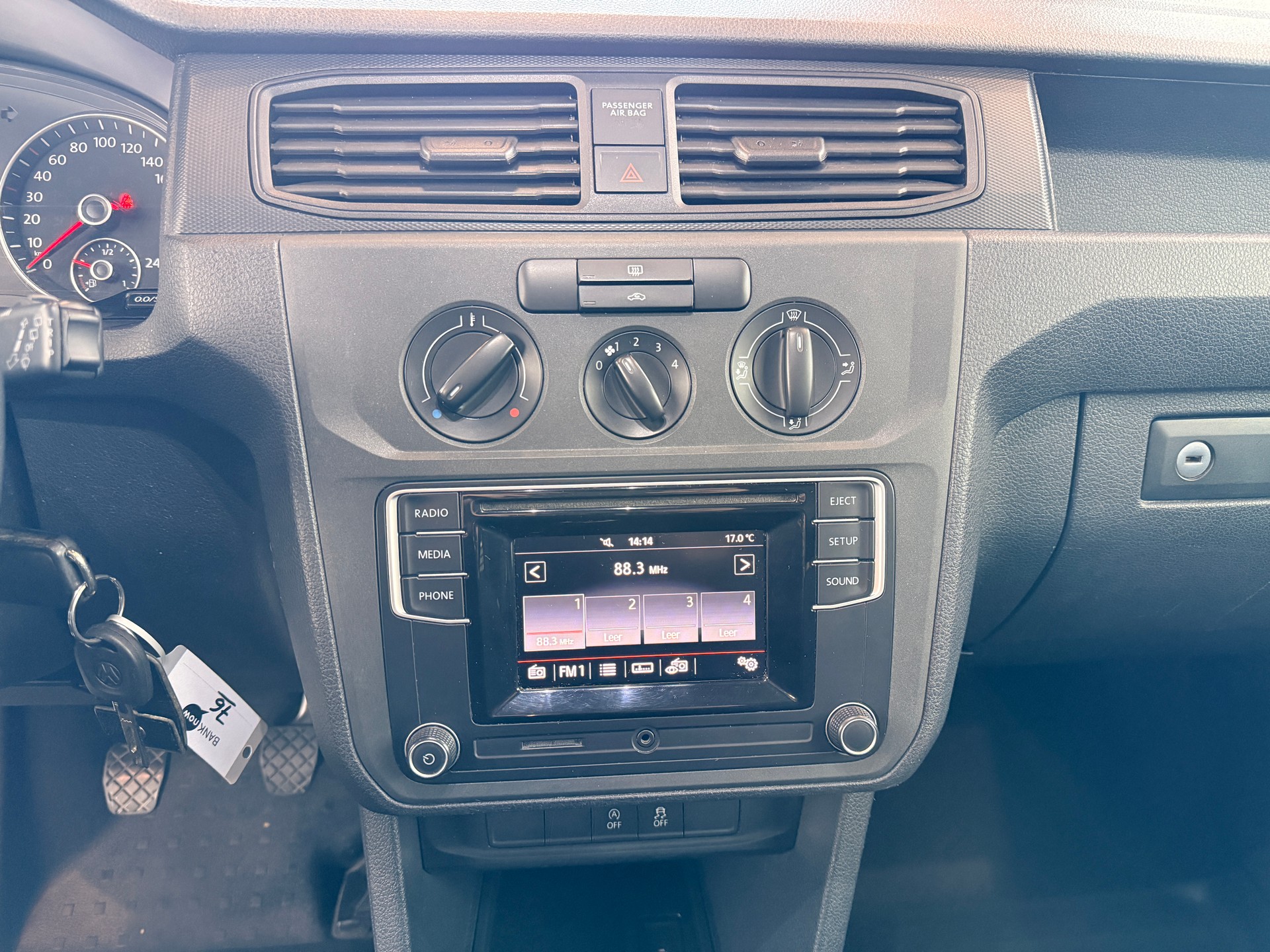 VW Caddy 2.0TDI 4Motion BlueMotion Technology-image-16