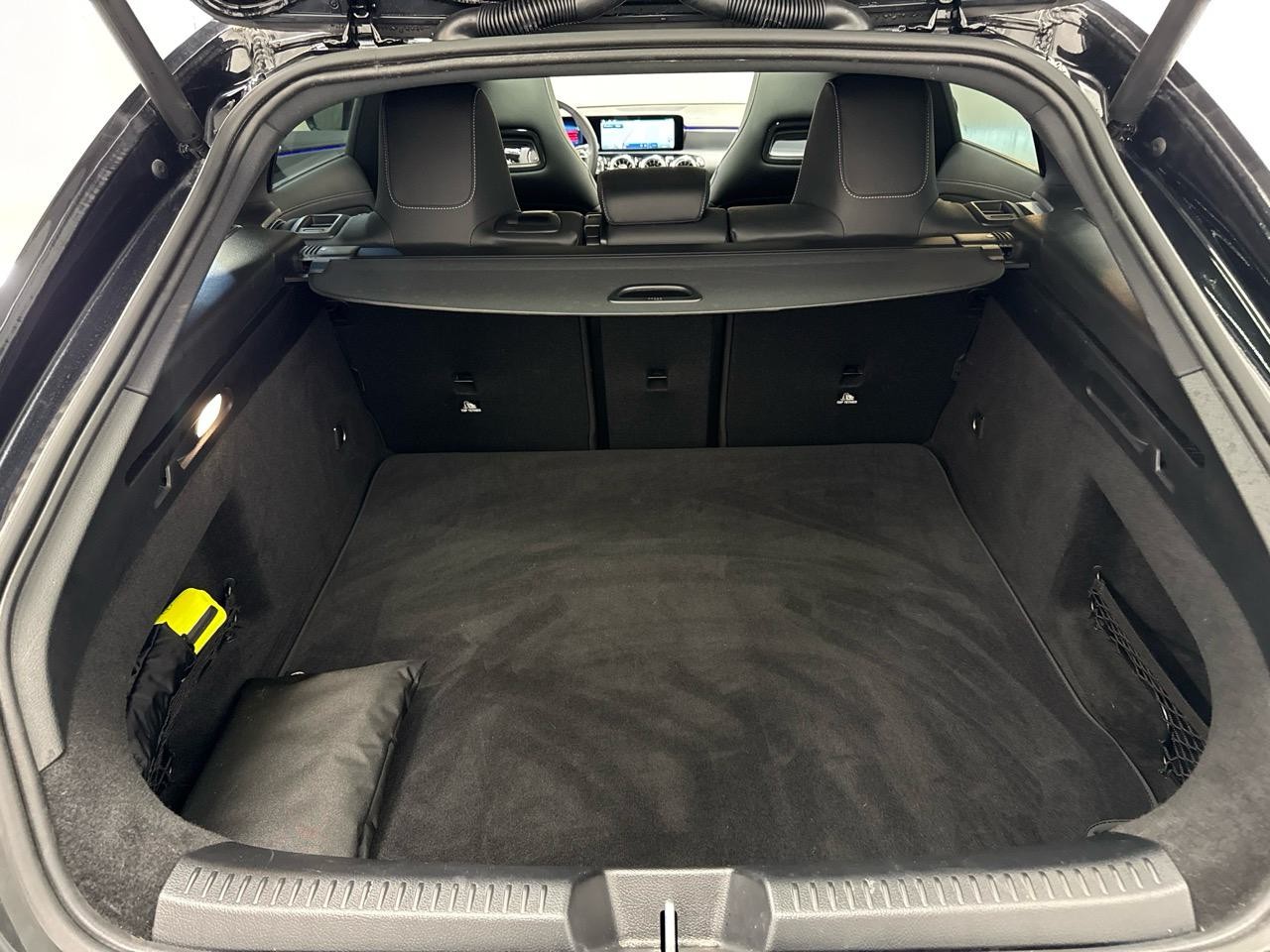 MERCEDES-BENZ CLA Shooting Brake 200 AMG Special Edition-image-10