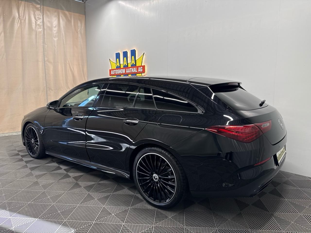MERCEDES-BENZ CLA Shooting Brake 200 AMG Special Edition-image-1