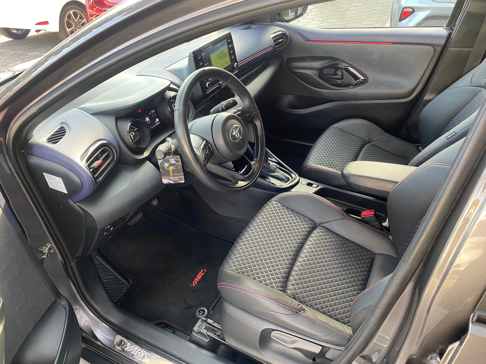 TOYOTA Yaris 1.5 Pop e-CVT-image-4