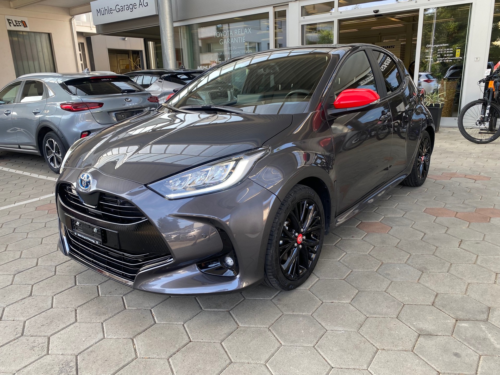 TOYOTA Yaris 1.5 Pop e-CVT-showroom-element-1
