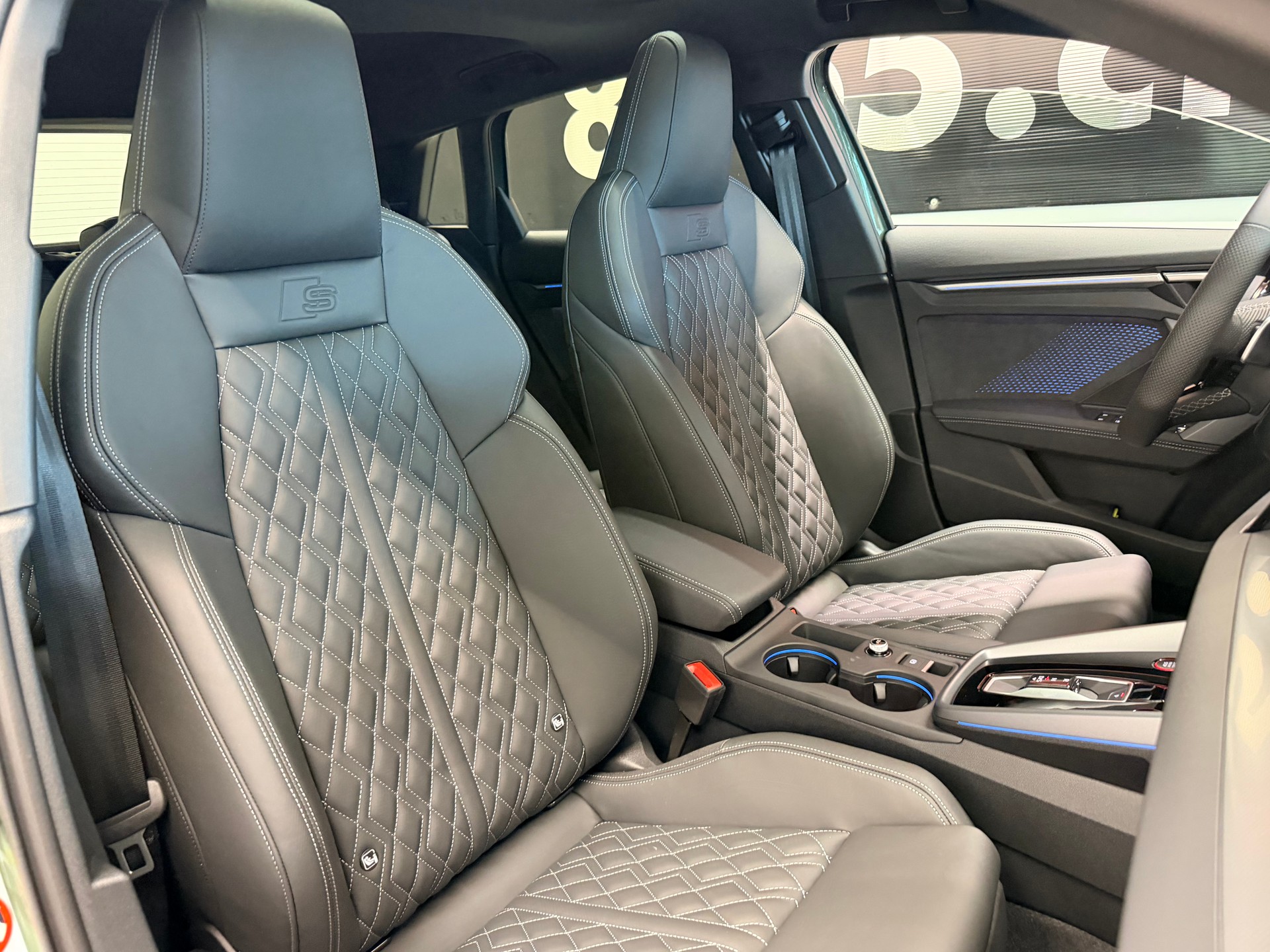 AUDI S3 Sportback TFSI quattro S-tronic-image-25