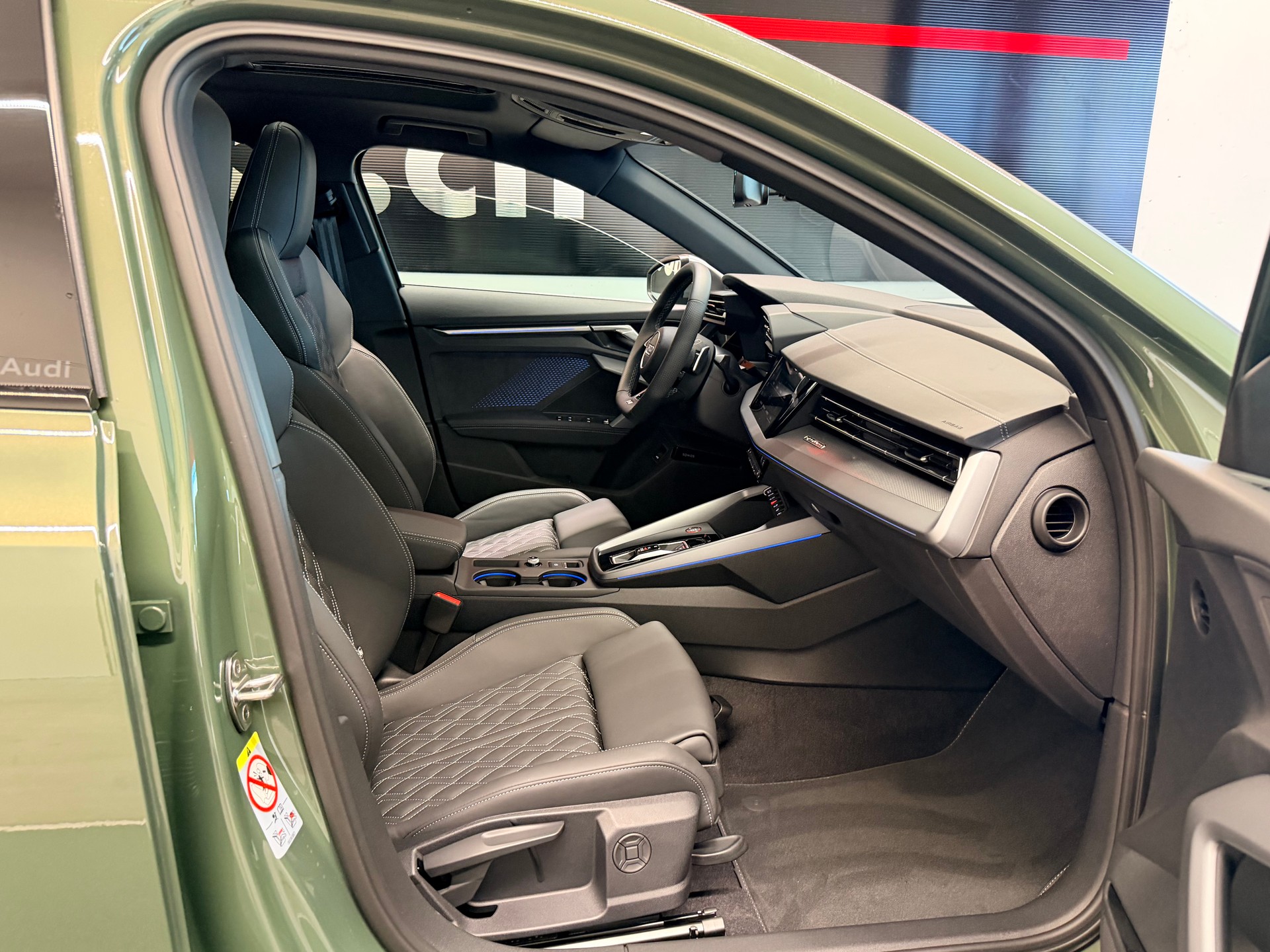 AUDI S3 Sportback TFSI quattro S-tronic-image-24