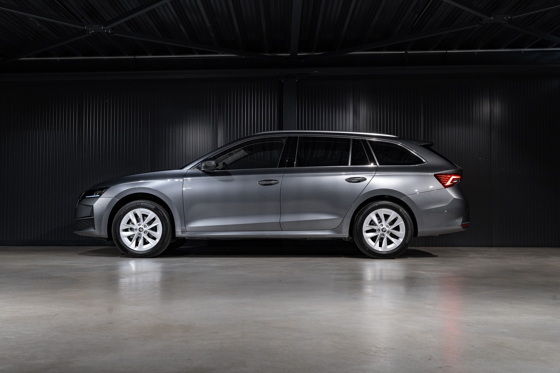 SKODA Octavia Combi 1.5 TSI mHEV DSG Selection-showroom-element-2