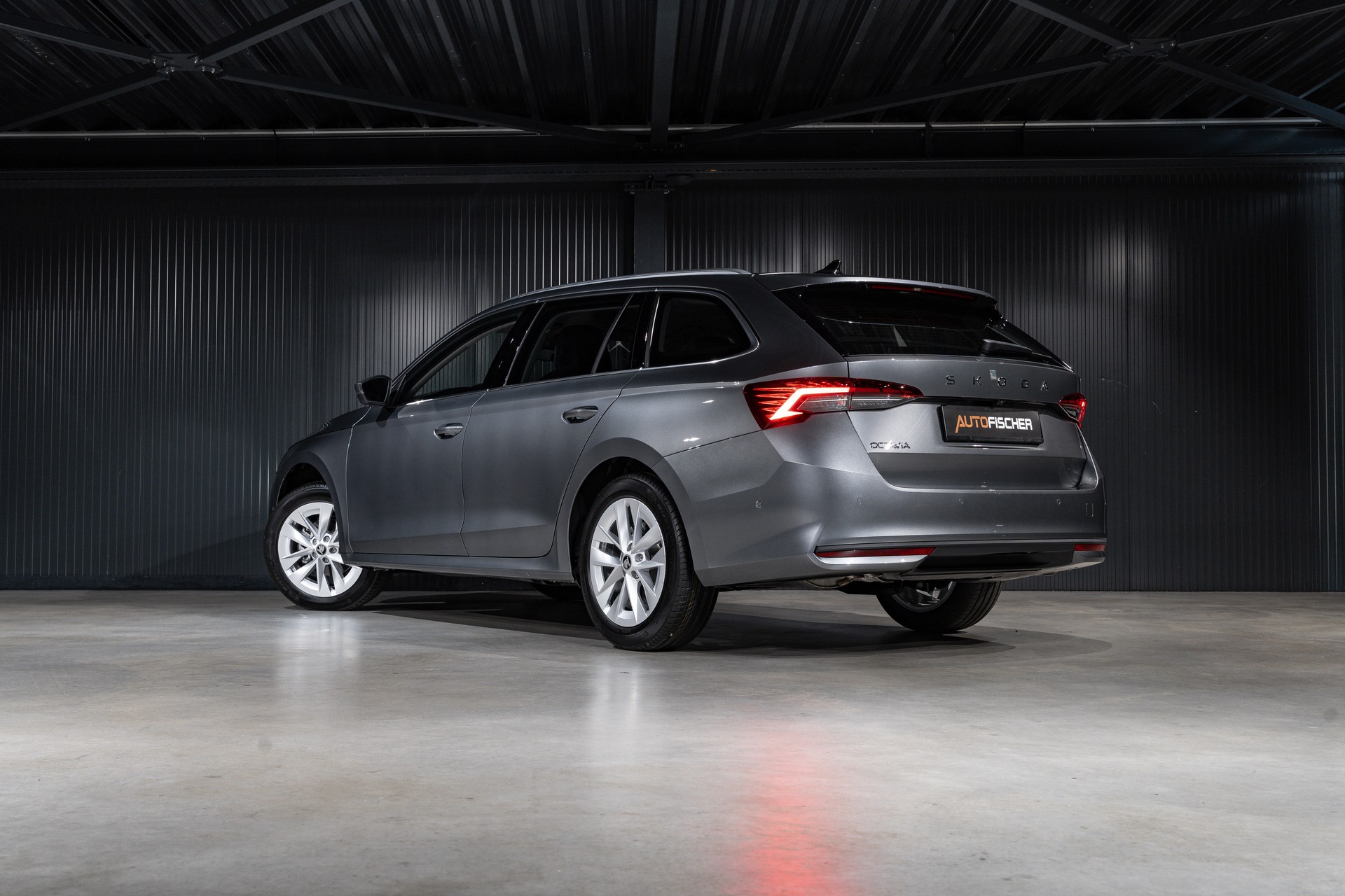 SKODA Octavia Combi 1.5 TSI mHEV DSG Selection-showroom-element-1