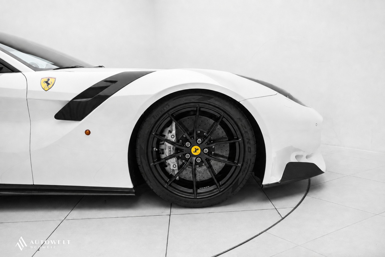 FERRARI F12 TDF-showroom-element-2