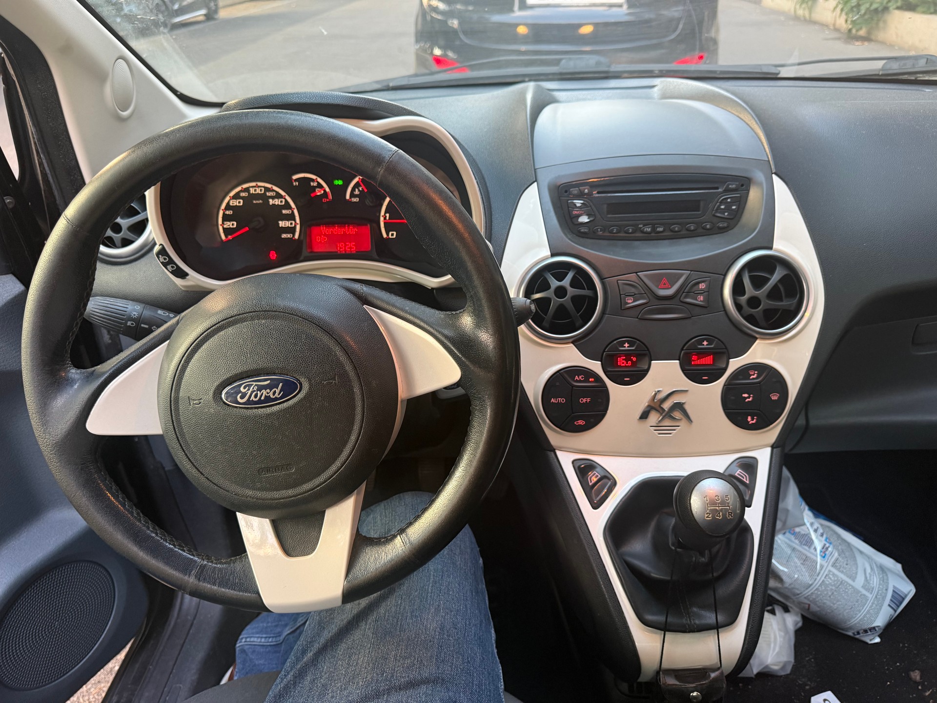 FORD KA 1.25 Titanium-image-2