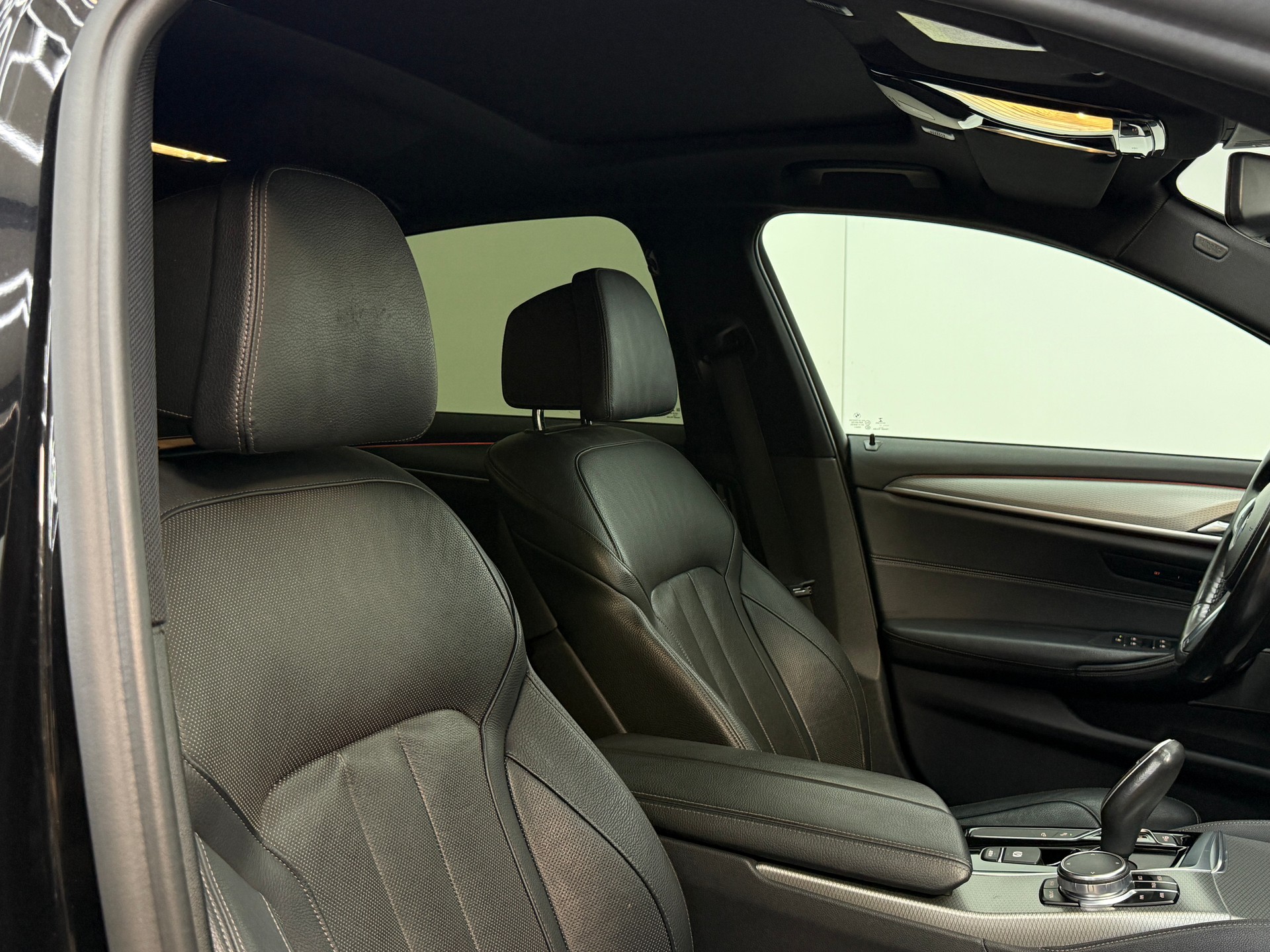 BMW 540i xDrive Steptronic-image-21