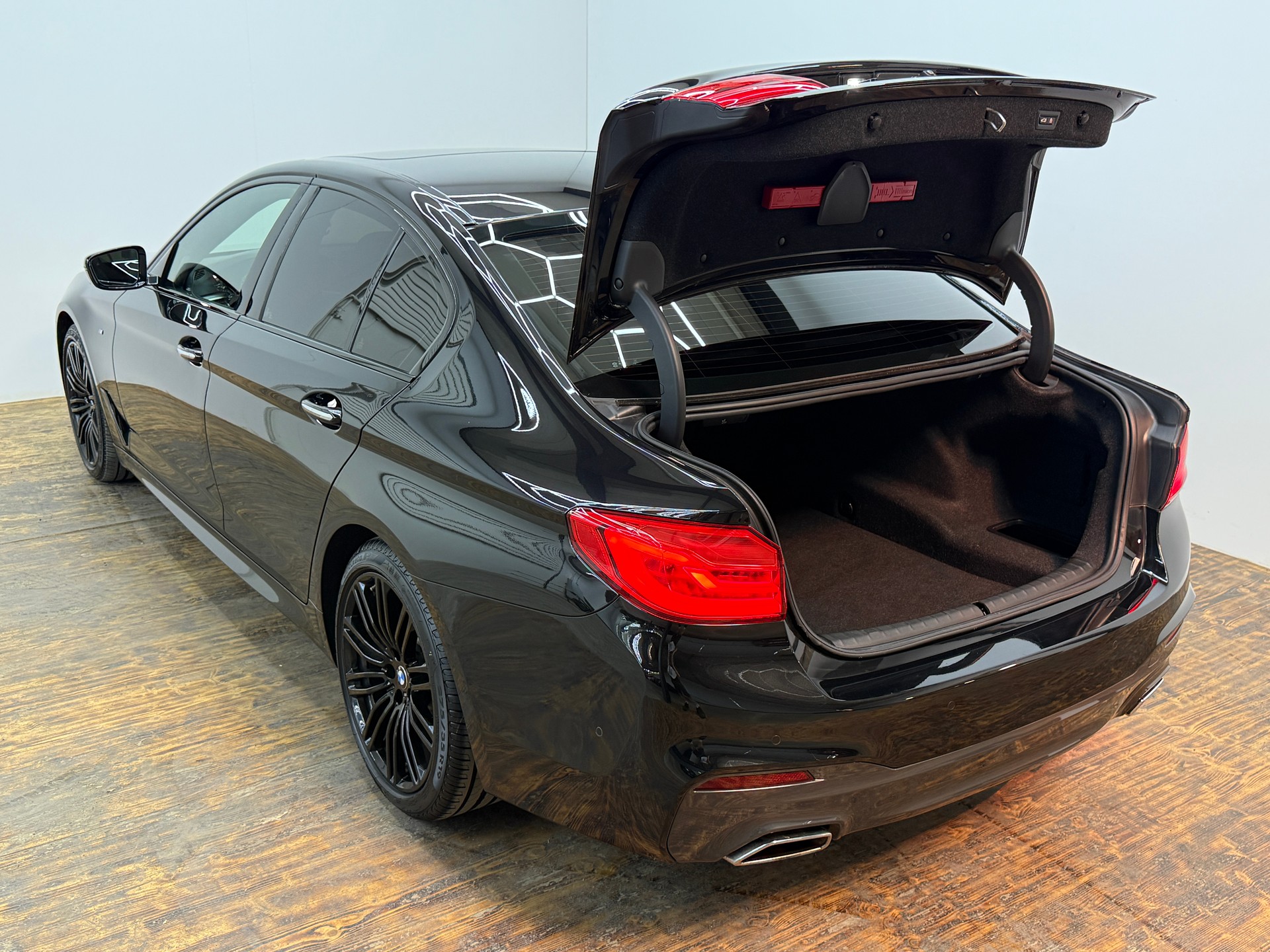 BMW 540i xDrive Steptronic-image-23