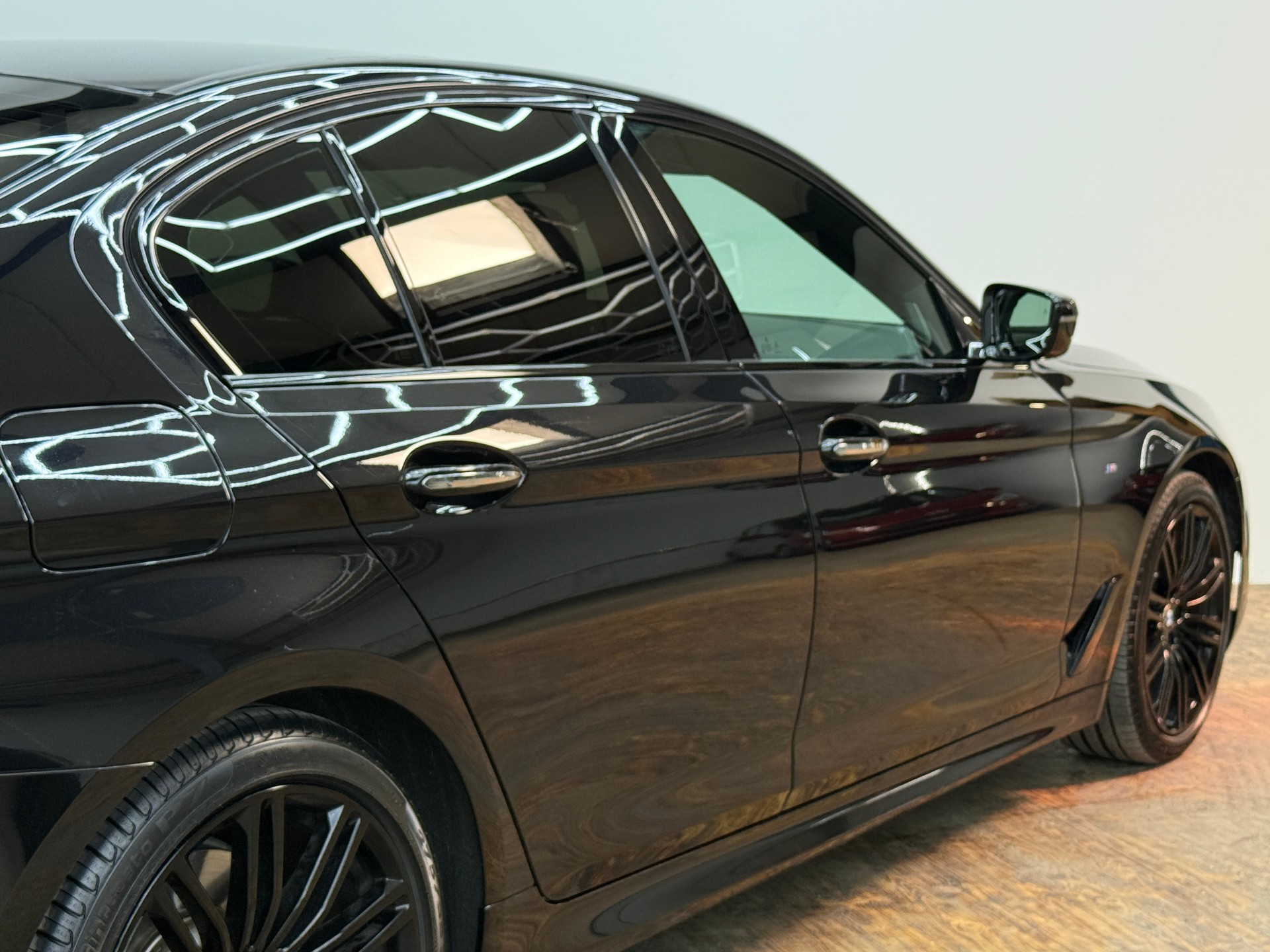 BMW 540i xDrive Steptronic-image-14
