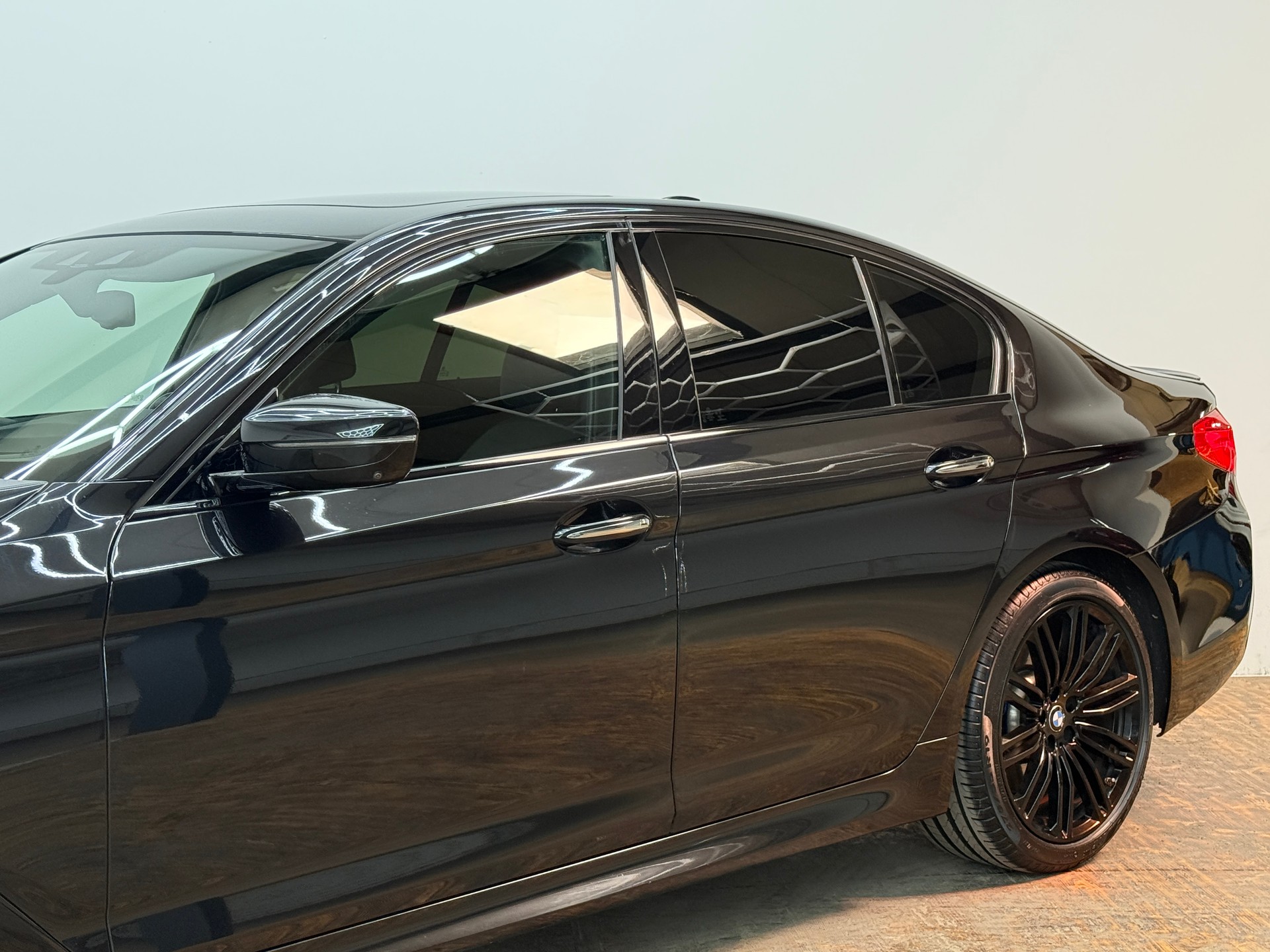 BMW 540i xDrive Steptronic-image-6