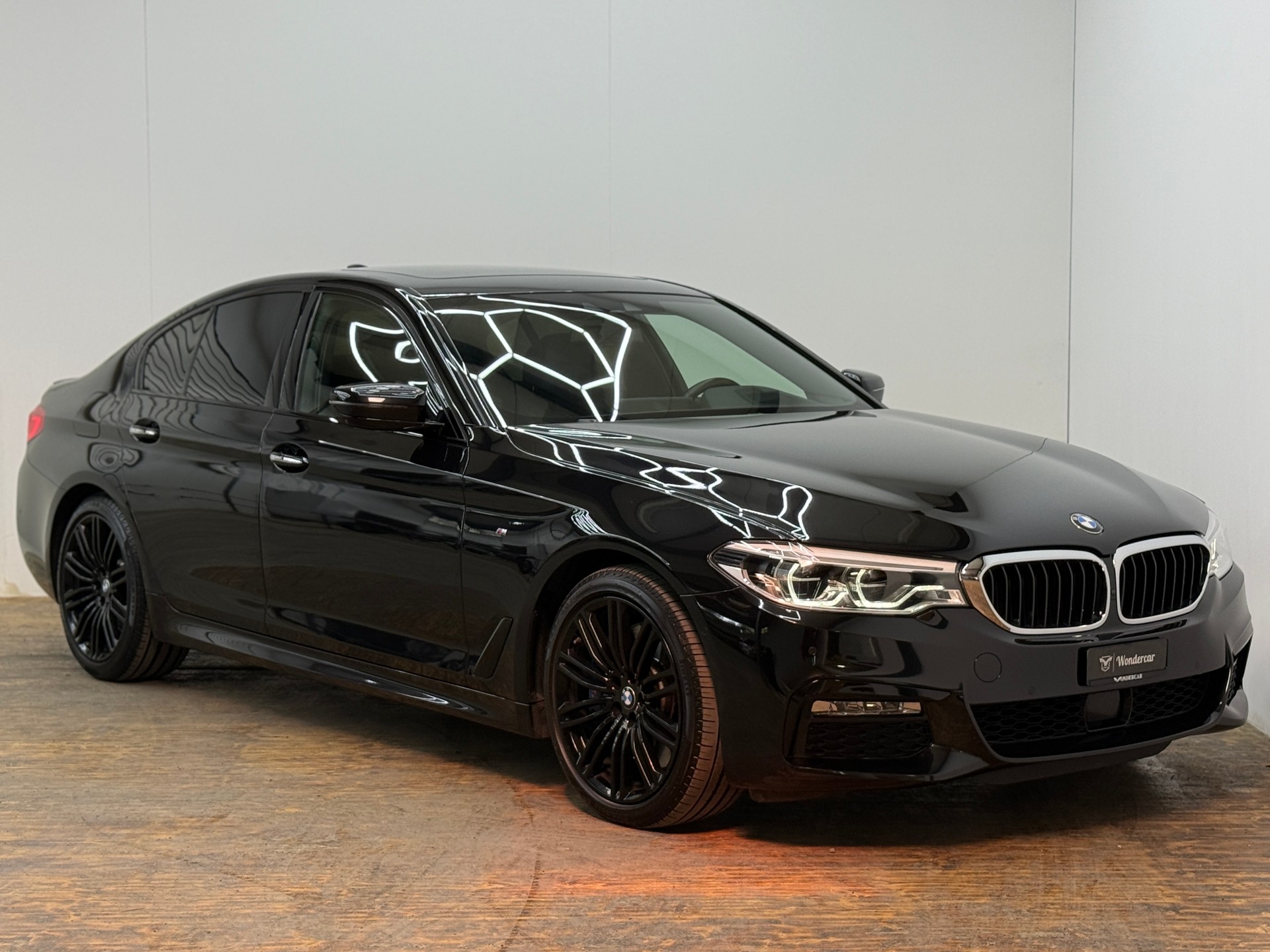 BMW 540i xDrive Steptronic-image-0
