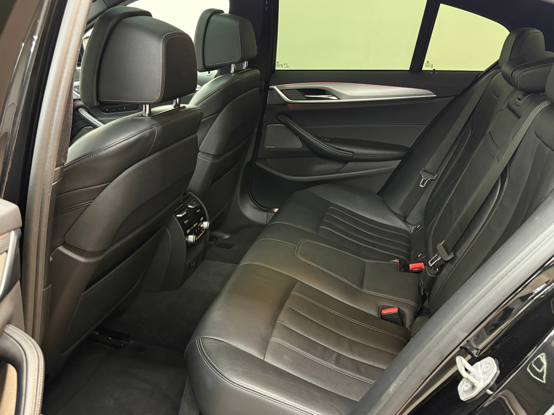 BMW 540i xDrive Steptronic-image-22