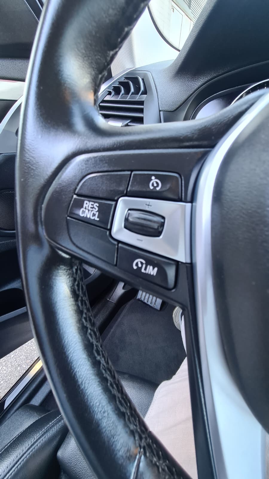 BMW X3 xDrive 20d Individual xLine Steptronic ** Leder Vernasca ** Sportsitze ** BMW Live Cockpit Plus ** Frisch ab MFK **-image-11