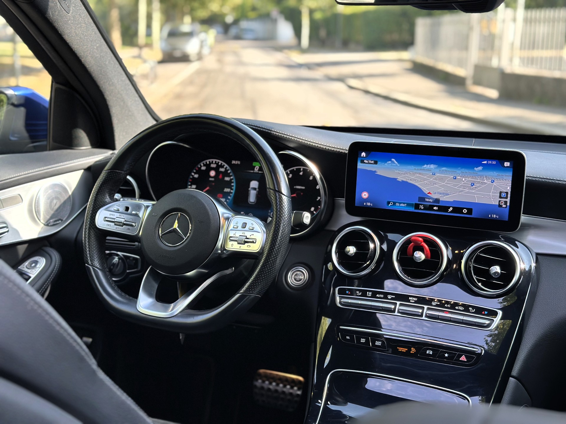 MERCEDES-BENZ GLC 300 AMG Line 4Matic * Crochet *-image-9