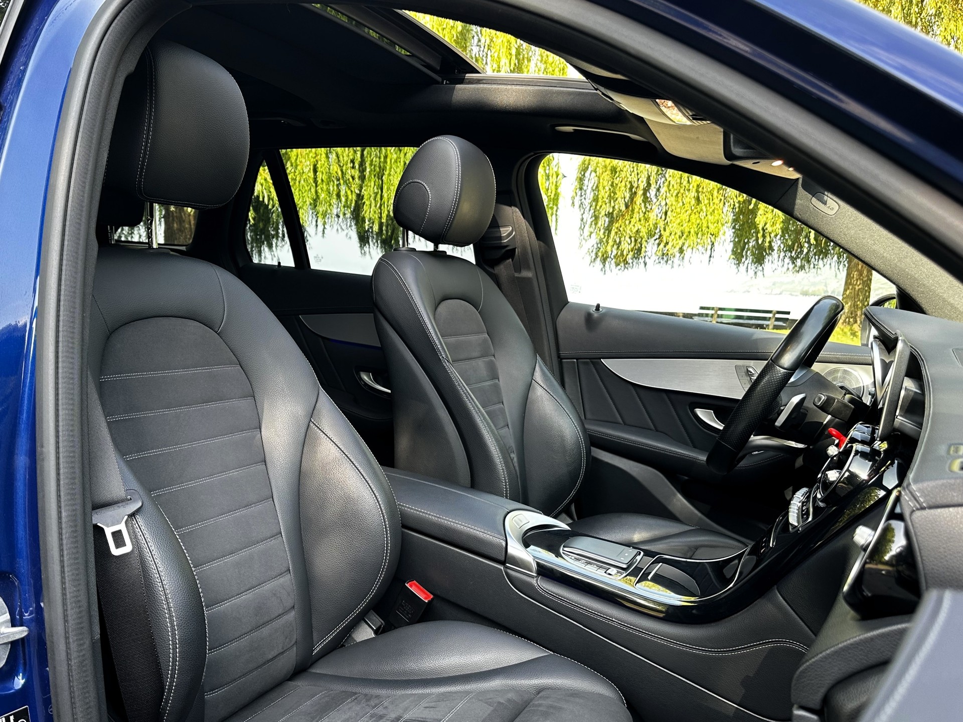 MERCEDES-BENZ GLC 300 AMG Line 4Matic * Crochet *-image-15