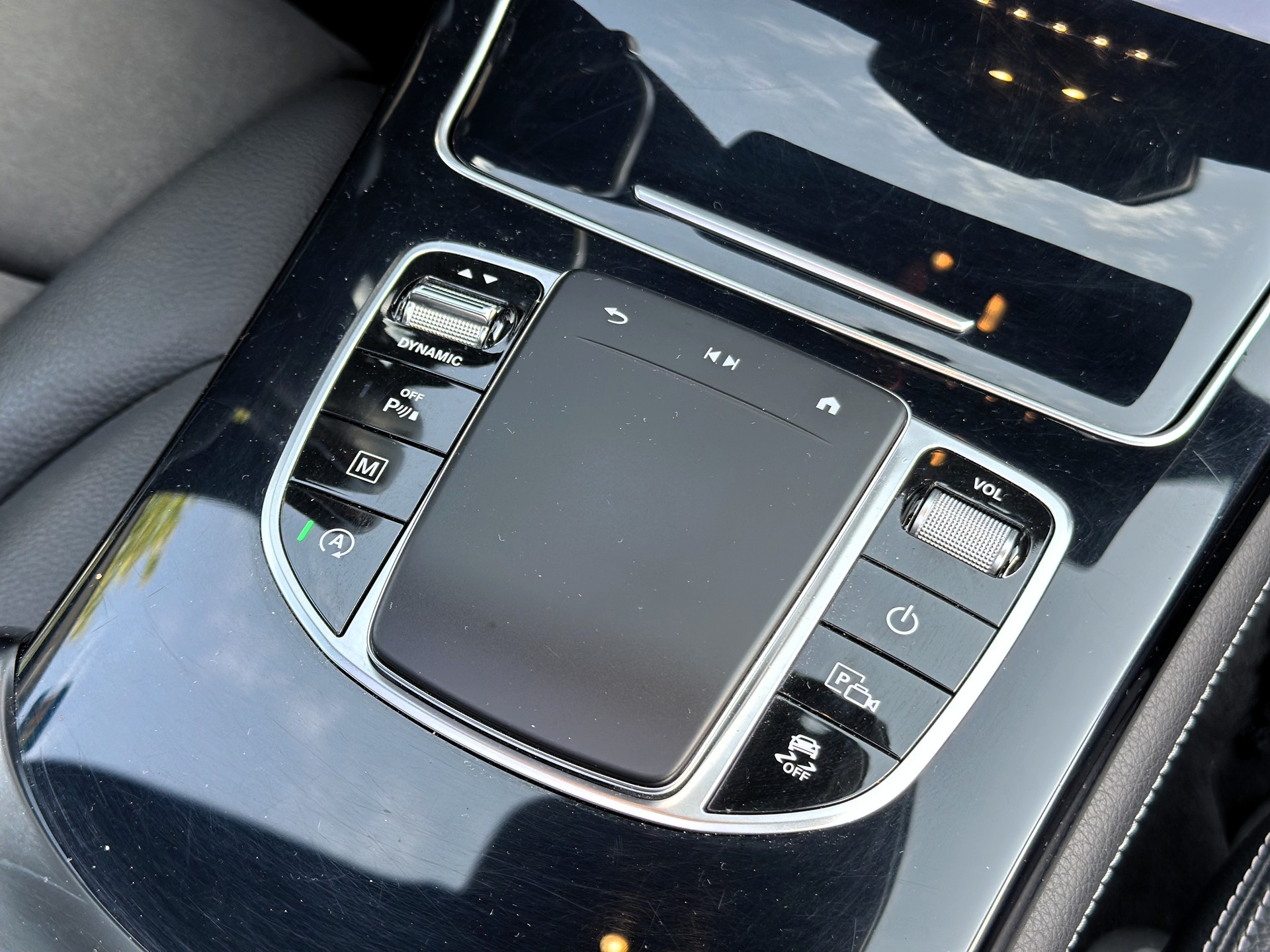 MERCEDES-BENZ GLC 300 AMG Line 4Matic * Crochet *-image-13