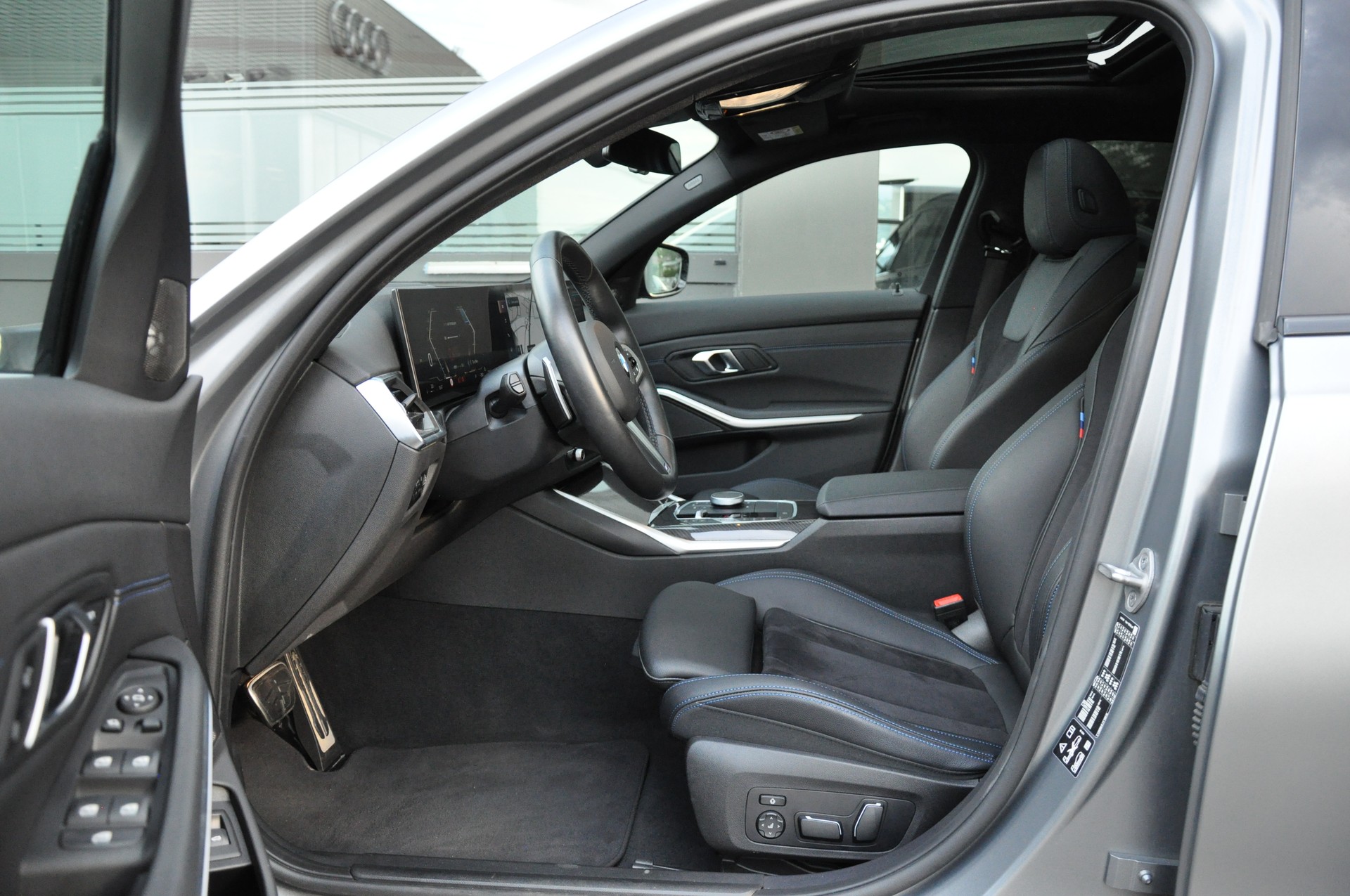 BMW 320d xDrive 48V Steptronic M Sport Pro-image-13