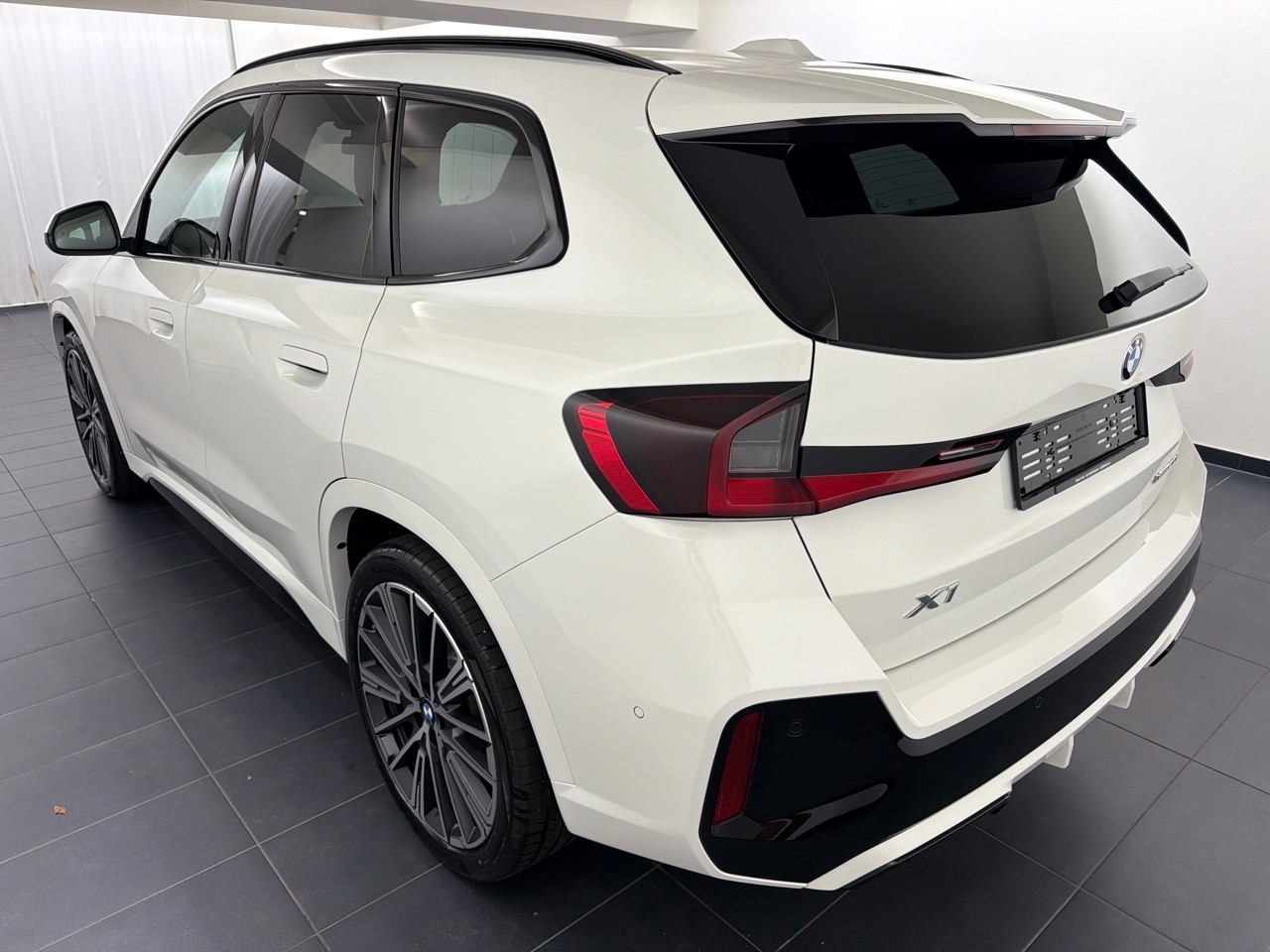 BMW X1 xDrive 20d 48V M Sport-image-1