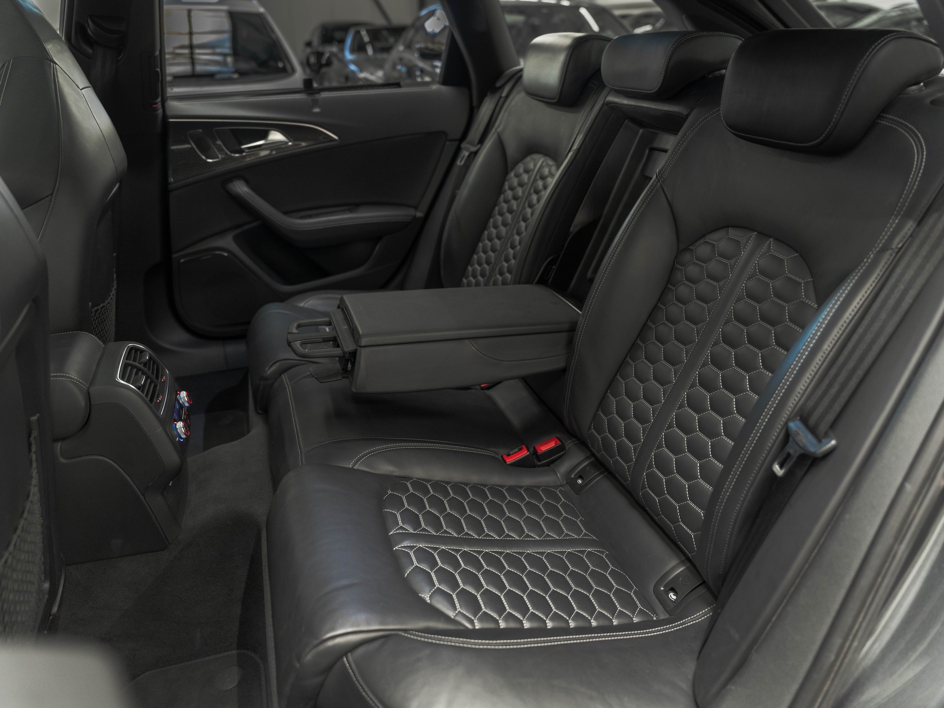 AUDI RS6 Avant 4.0 TFSI V8 quattro Tiptronic-image-12