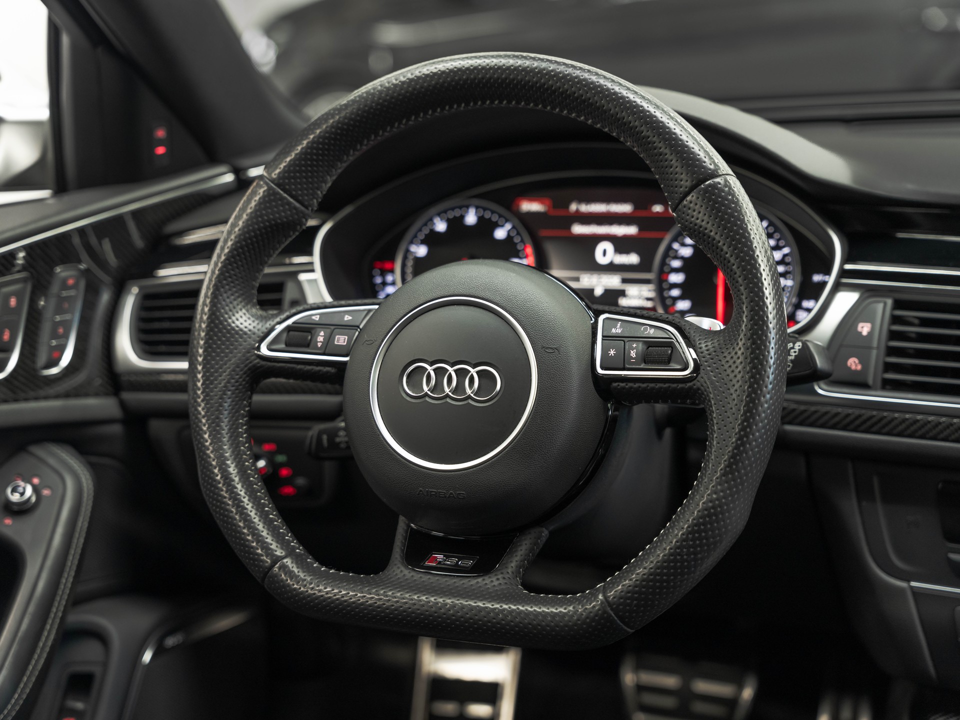 AUDI RS6 Avant 4.0 TFSI V8 quattro Tiptronic-image-22