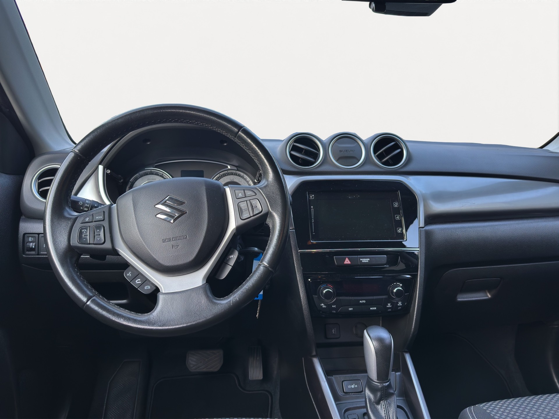 SUZUKI Vitara 1.4 Boosterjet Compact + Automatic-image-6