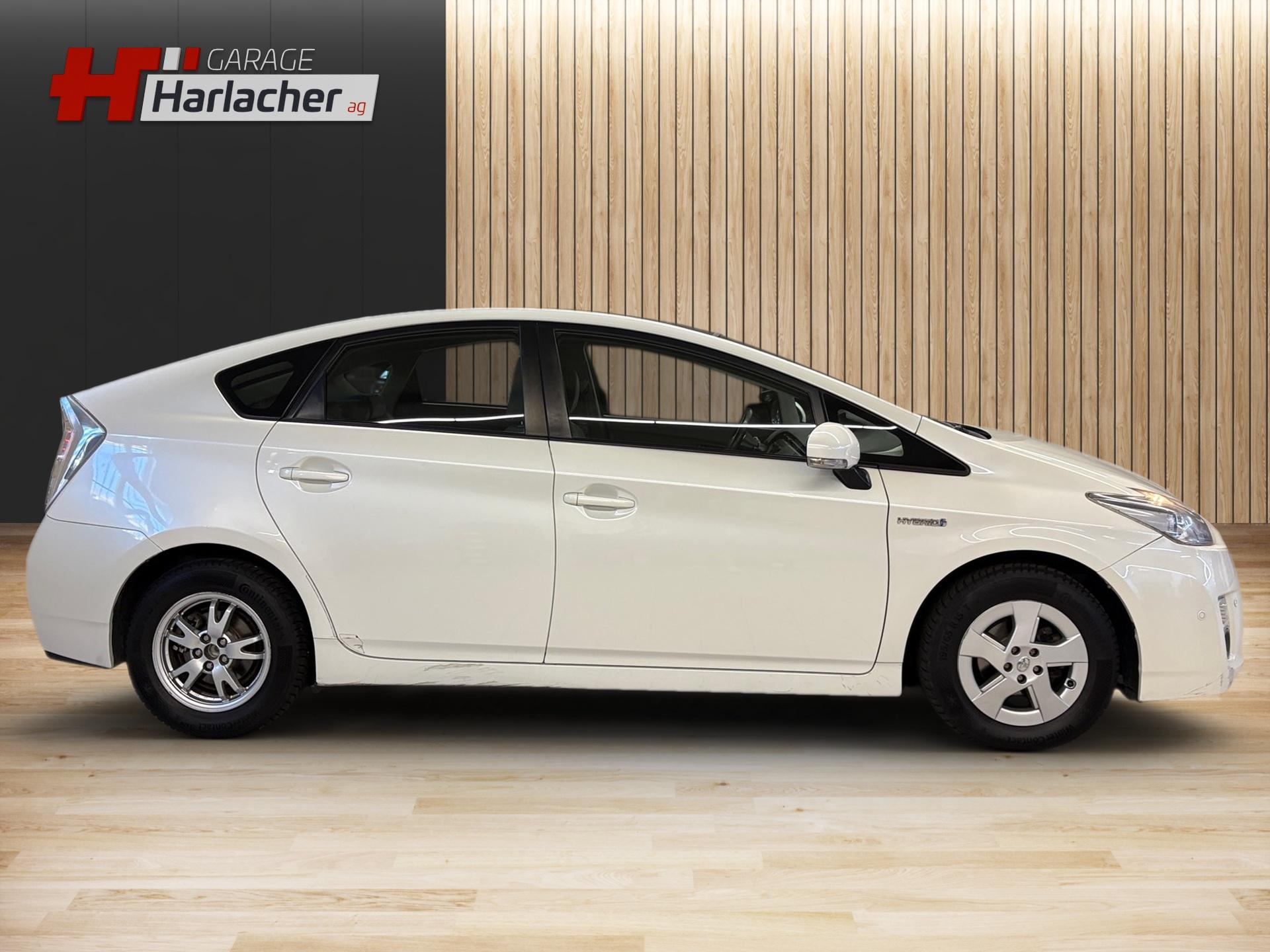 TOYOTA Prius 1.8 16V HSD Sol-image-3