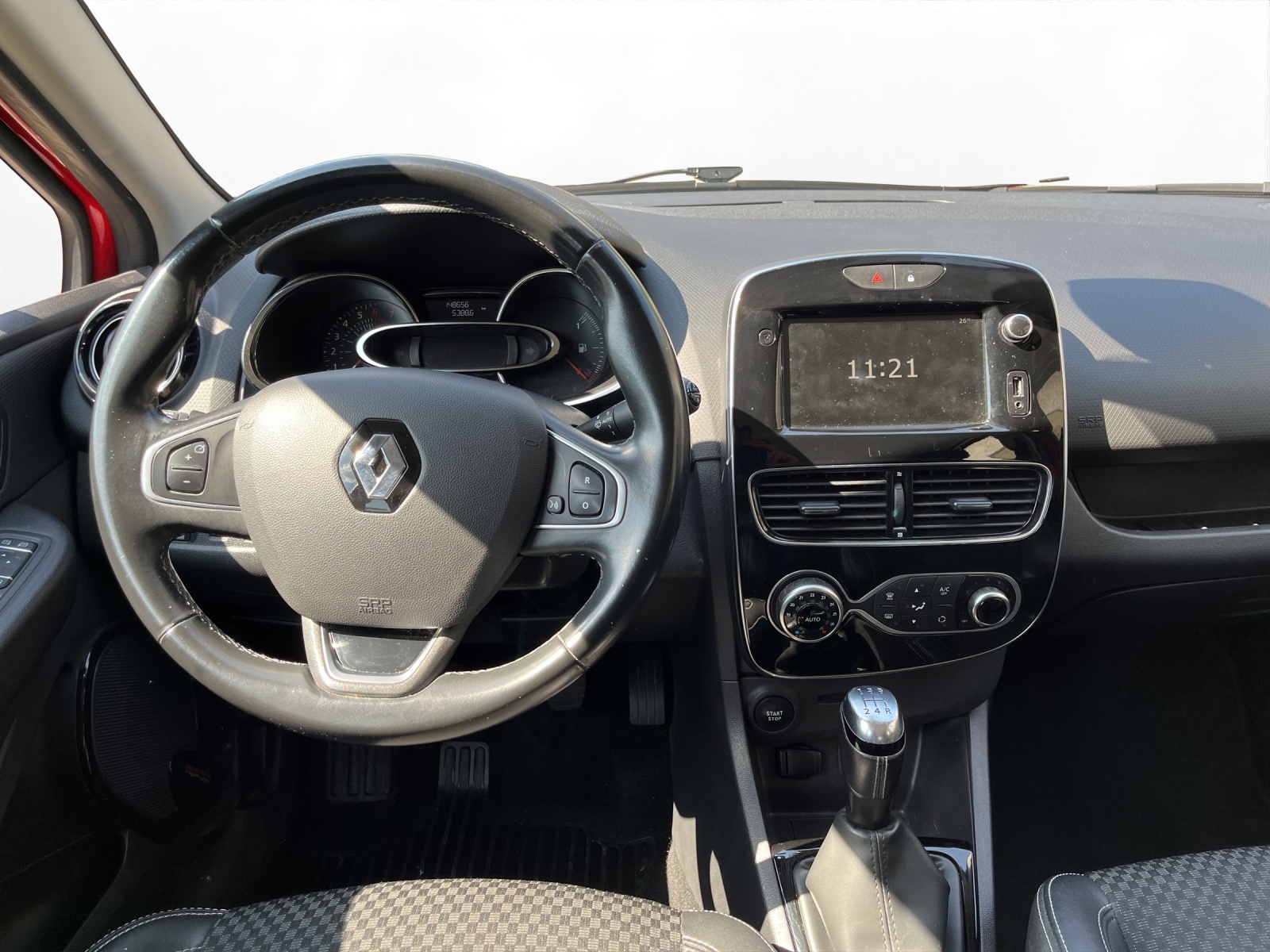 RENAULT Clio 0.9 Intens-image-9