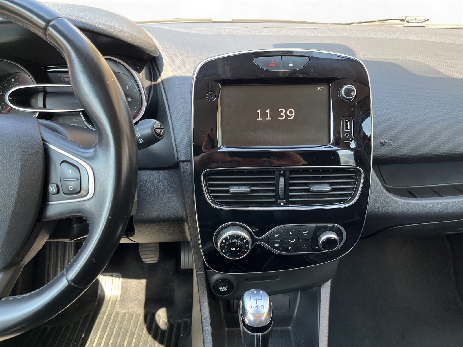 RENAULT Clio 0.9 Intens-image-10