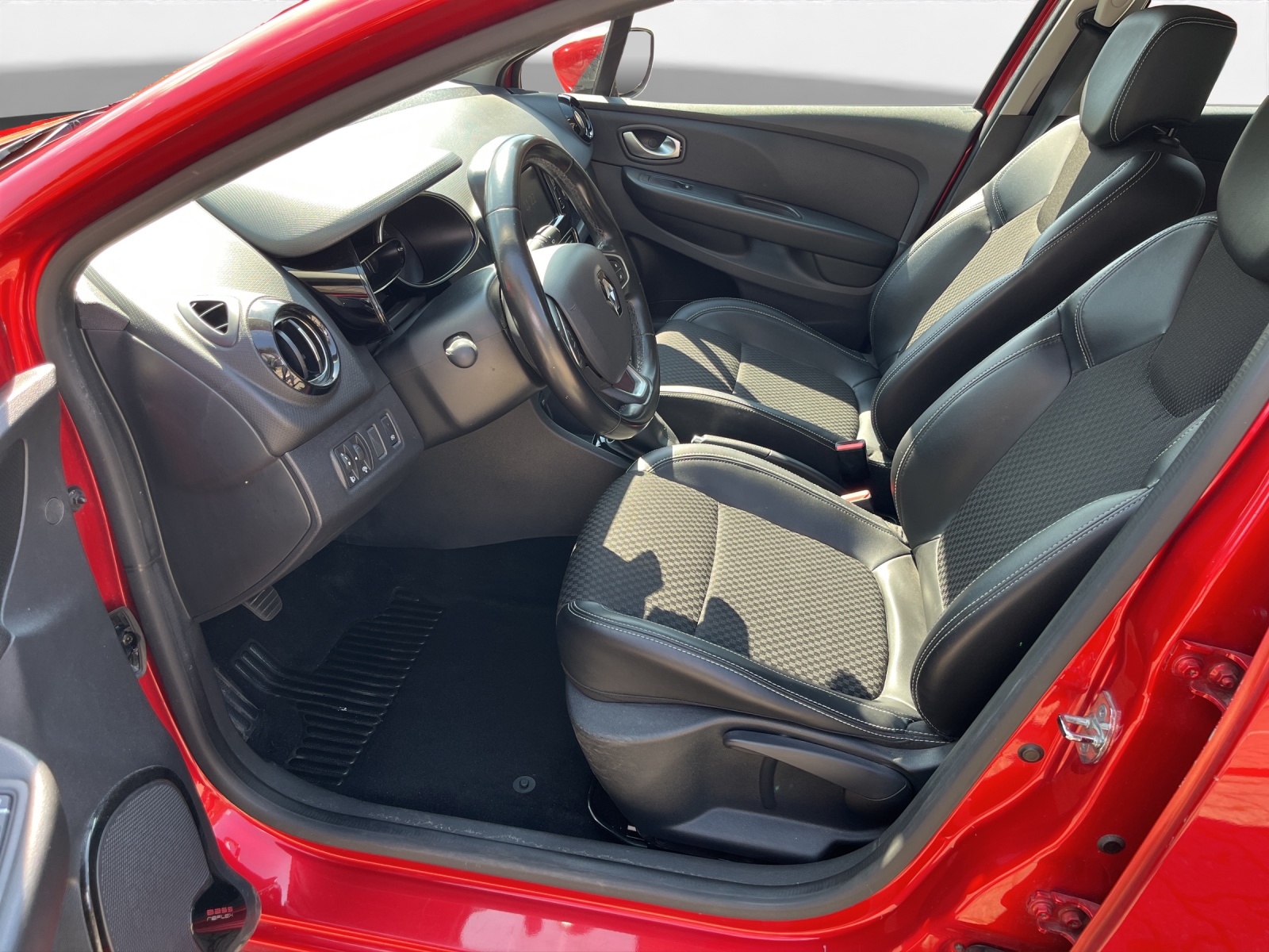 RENAULT Clio 0.9 Intens-image-8
