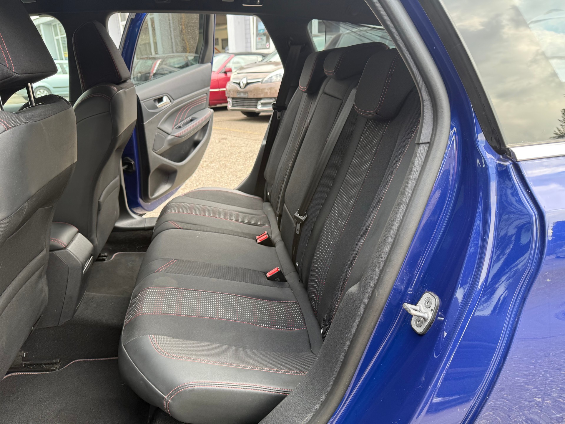 PEUGEOT 308 SW 1.5 BlueHDI GT Line EAT8-image-6