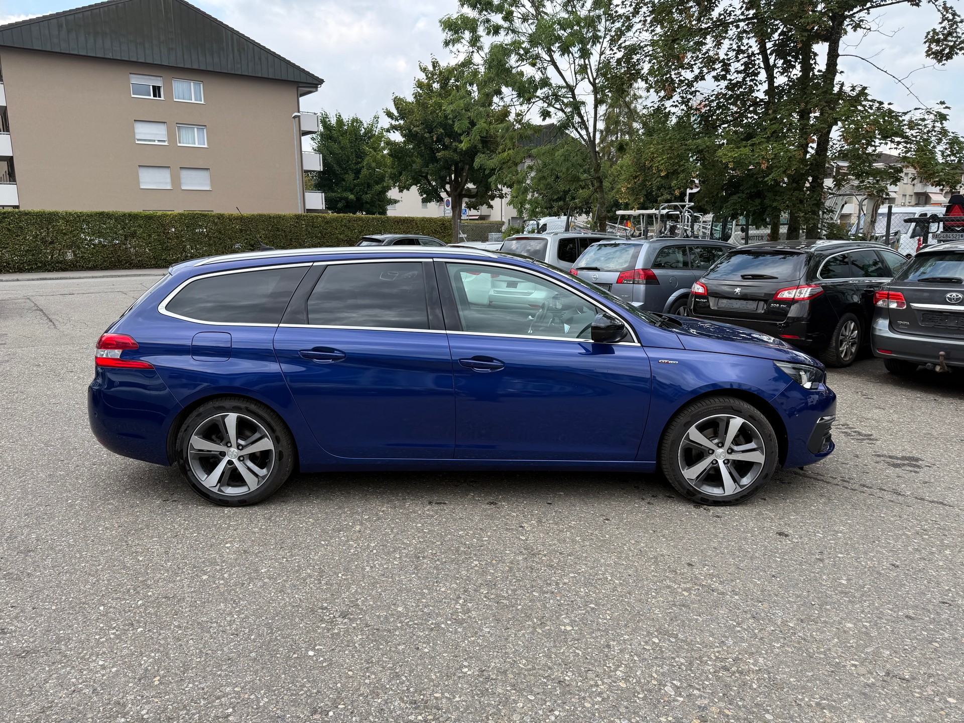 PEUGEOT 308 SW 1.5 BlueHDI GT Line EAT8-image-4