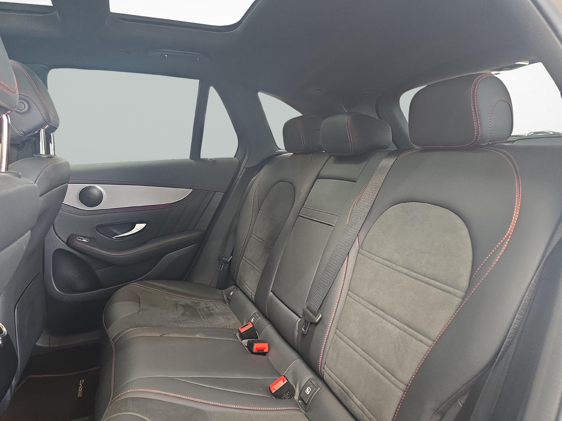 MERCEDES-BENZ GLC 300 d 4MATIC AMG Line-image-9
