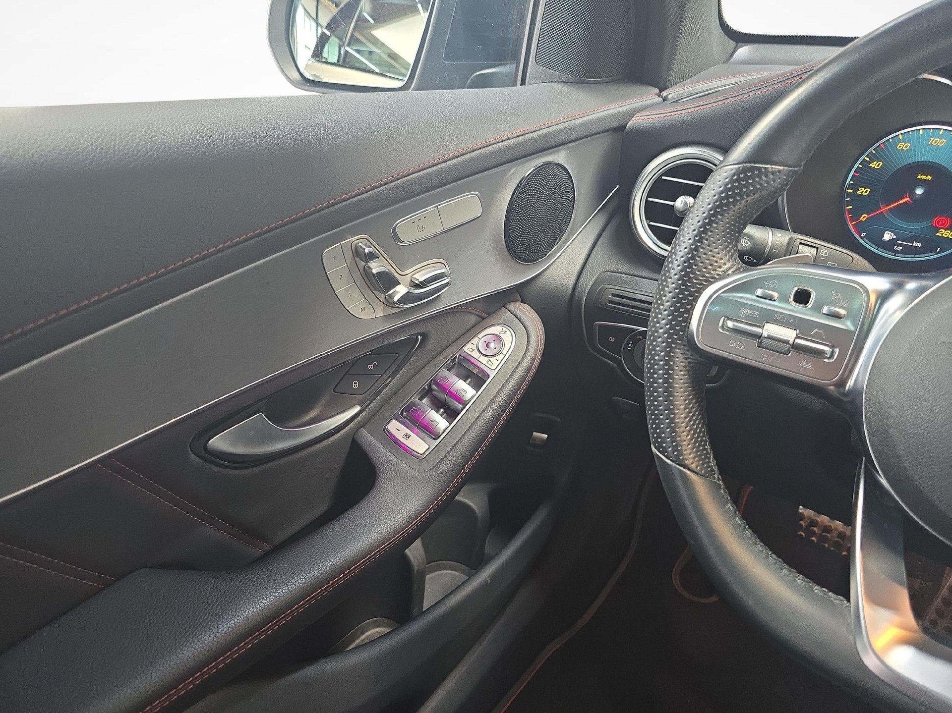 MERCEDES-BENZ GLC 300 d 4MATIC AMG Line-image-7