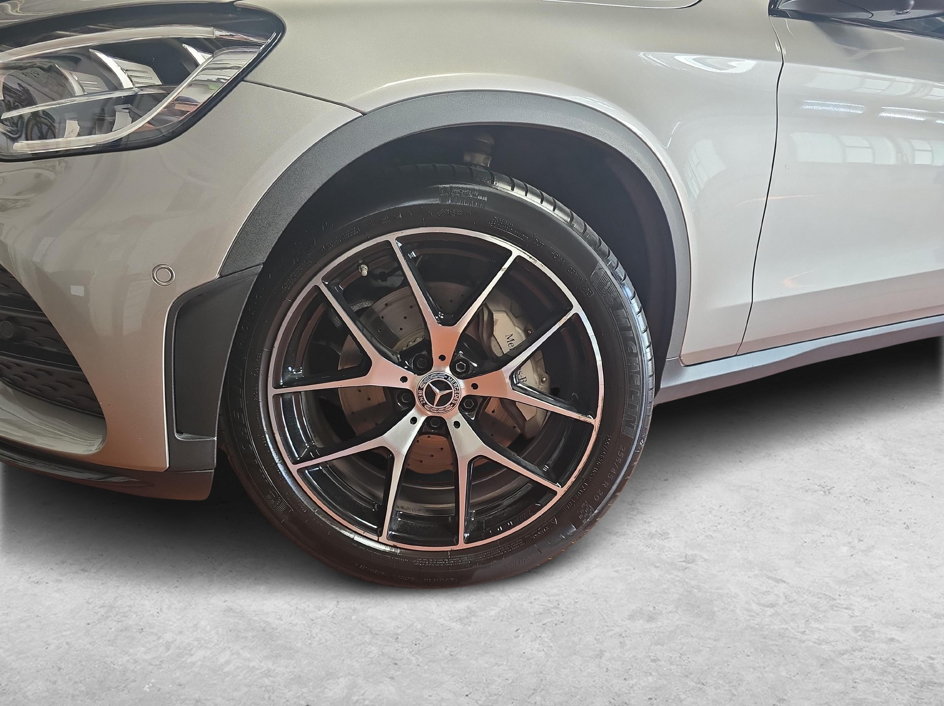 MERCEDES-BENZ GLC 300 d 4MATIC AMG Line-image-11