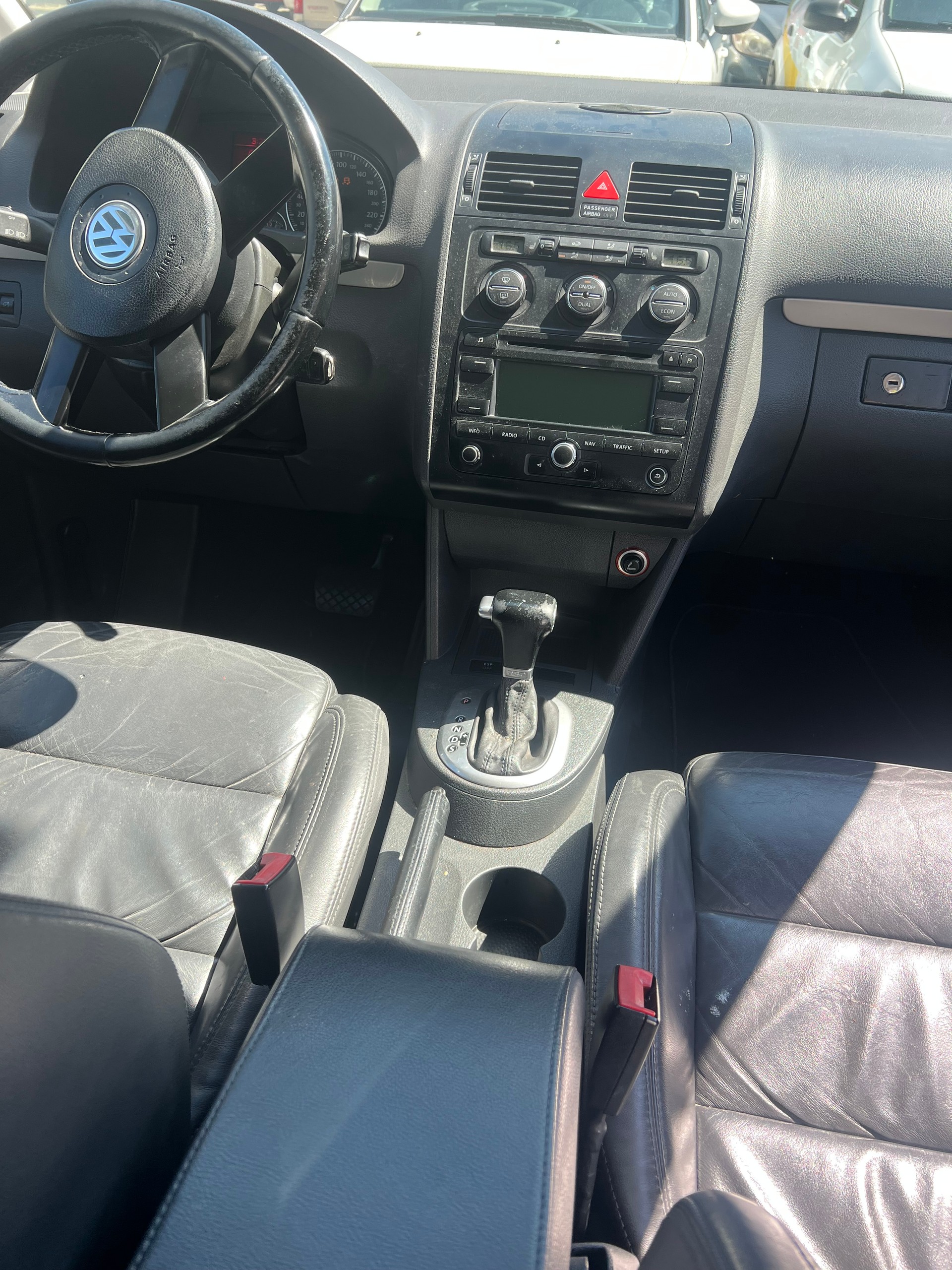 VW Touran 1.9 TDI Trendline Traveller-image-7