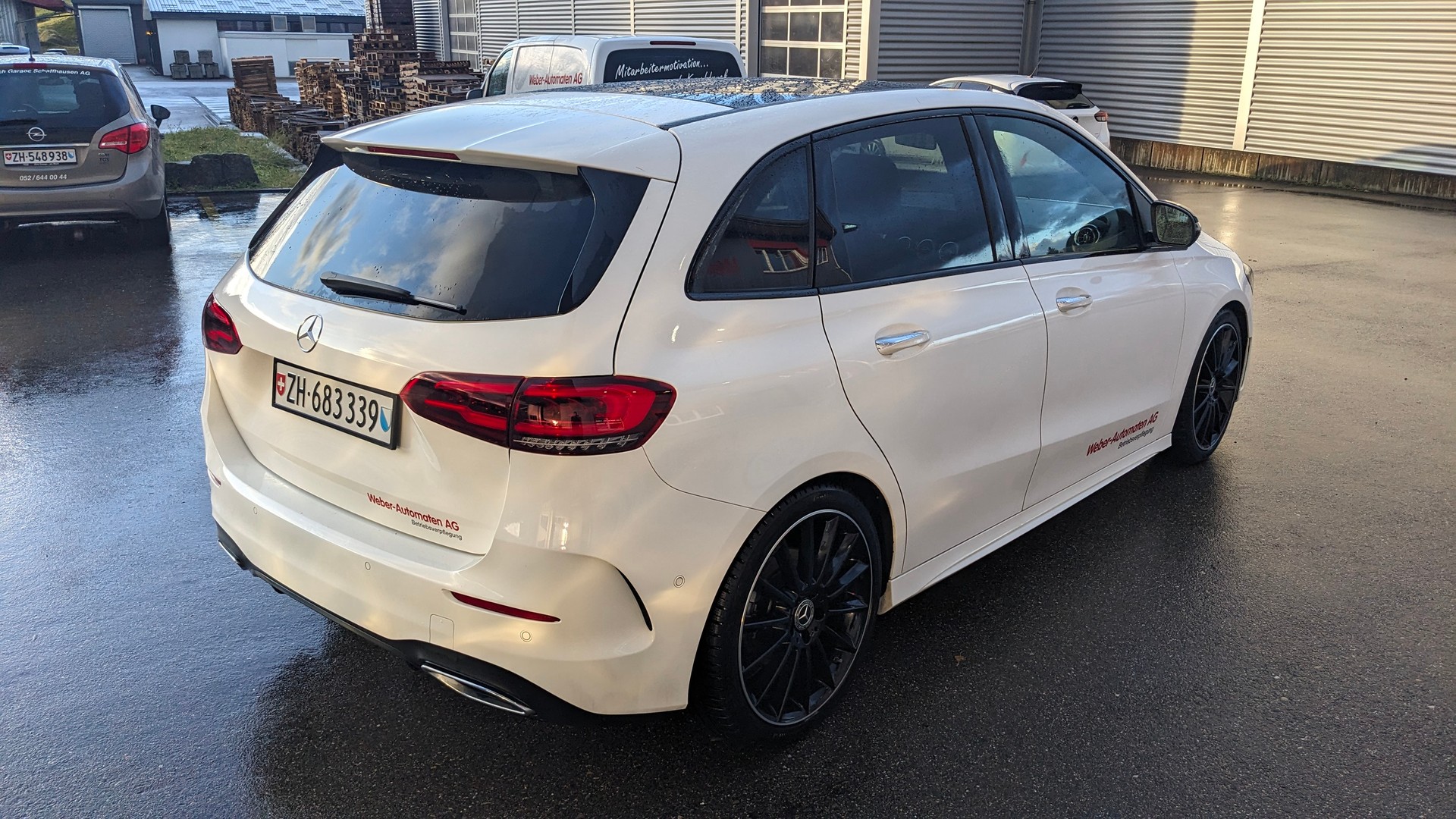 MERCEDES-BENZ B 220 AMG Line 4matic-image-4
