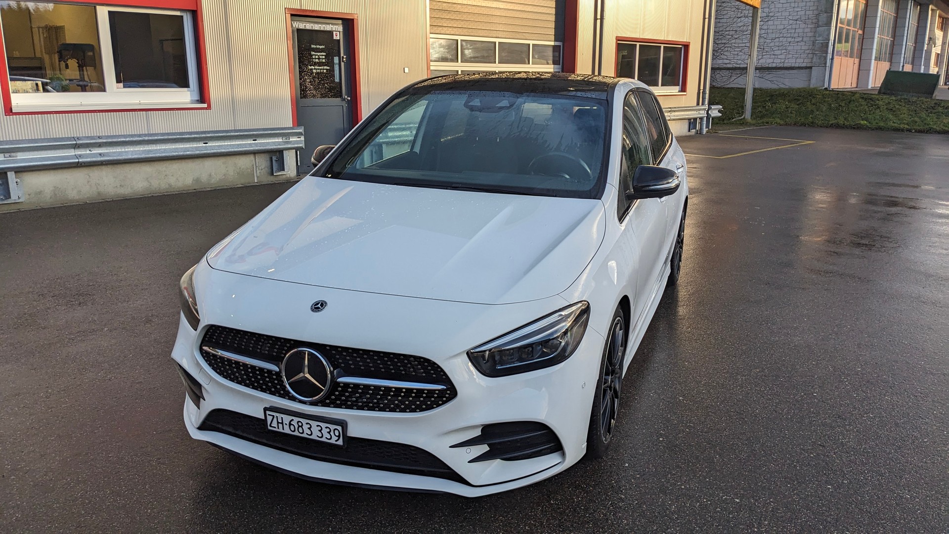 MERCEDES-BENZ B 220 AMG Line 4matic-image-1